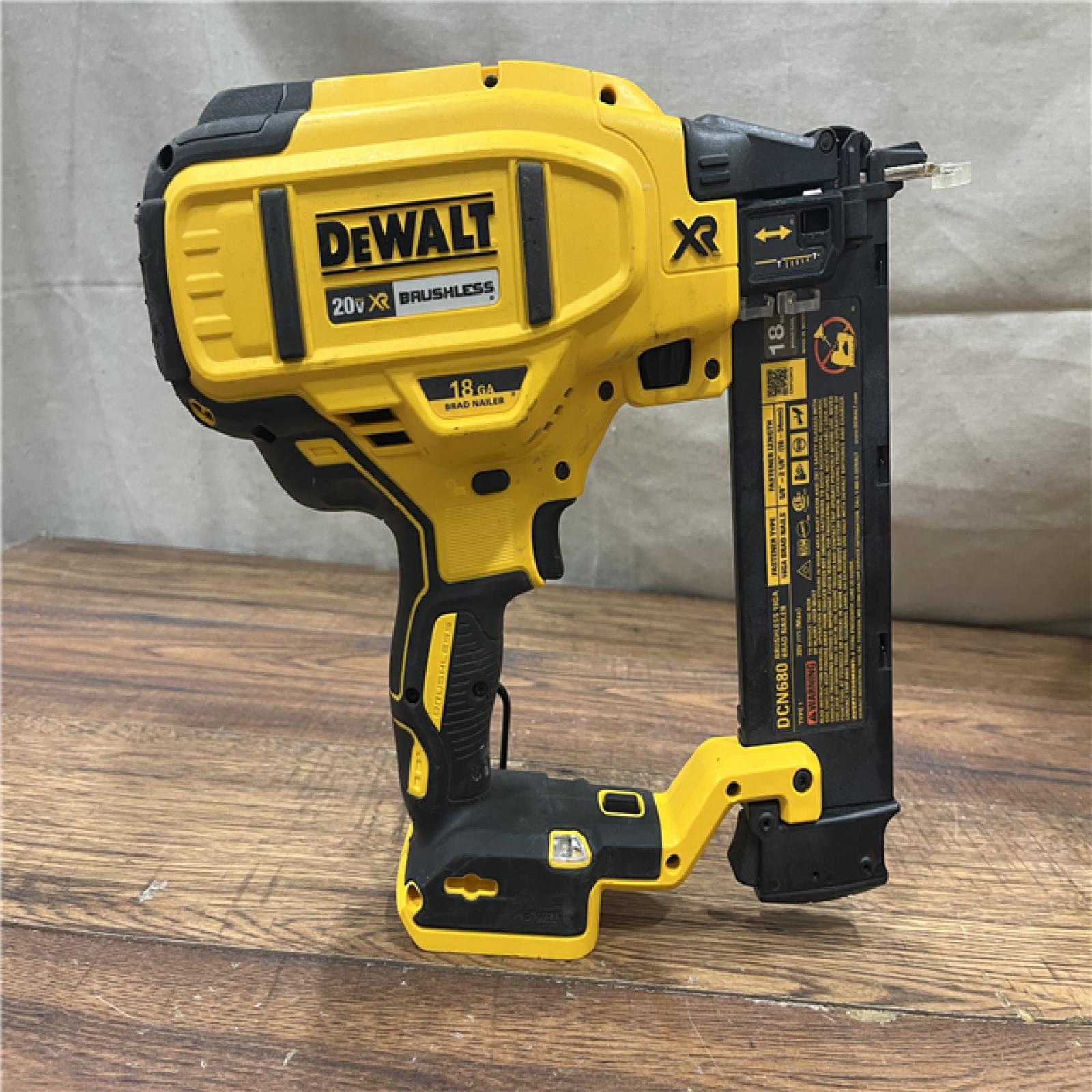 AS-IS DEWALT 20V MAX XR 18 Gauge Brad Nailer Kit