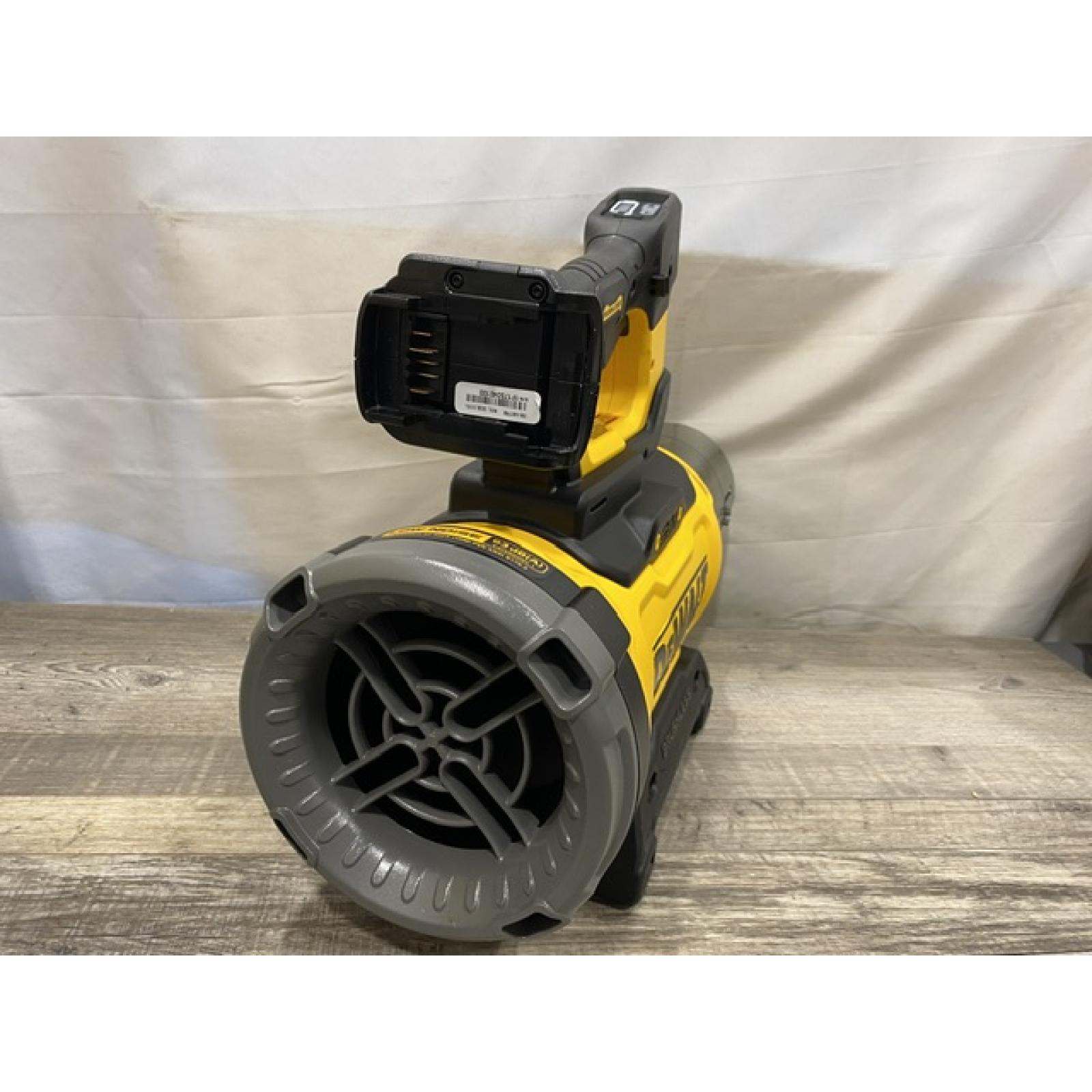 AS-IS DEWALT FLEXVOLT 60V MAX 160 MPH 760 CFM Brushless Cordless Axial Blower Kit