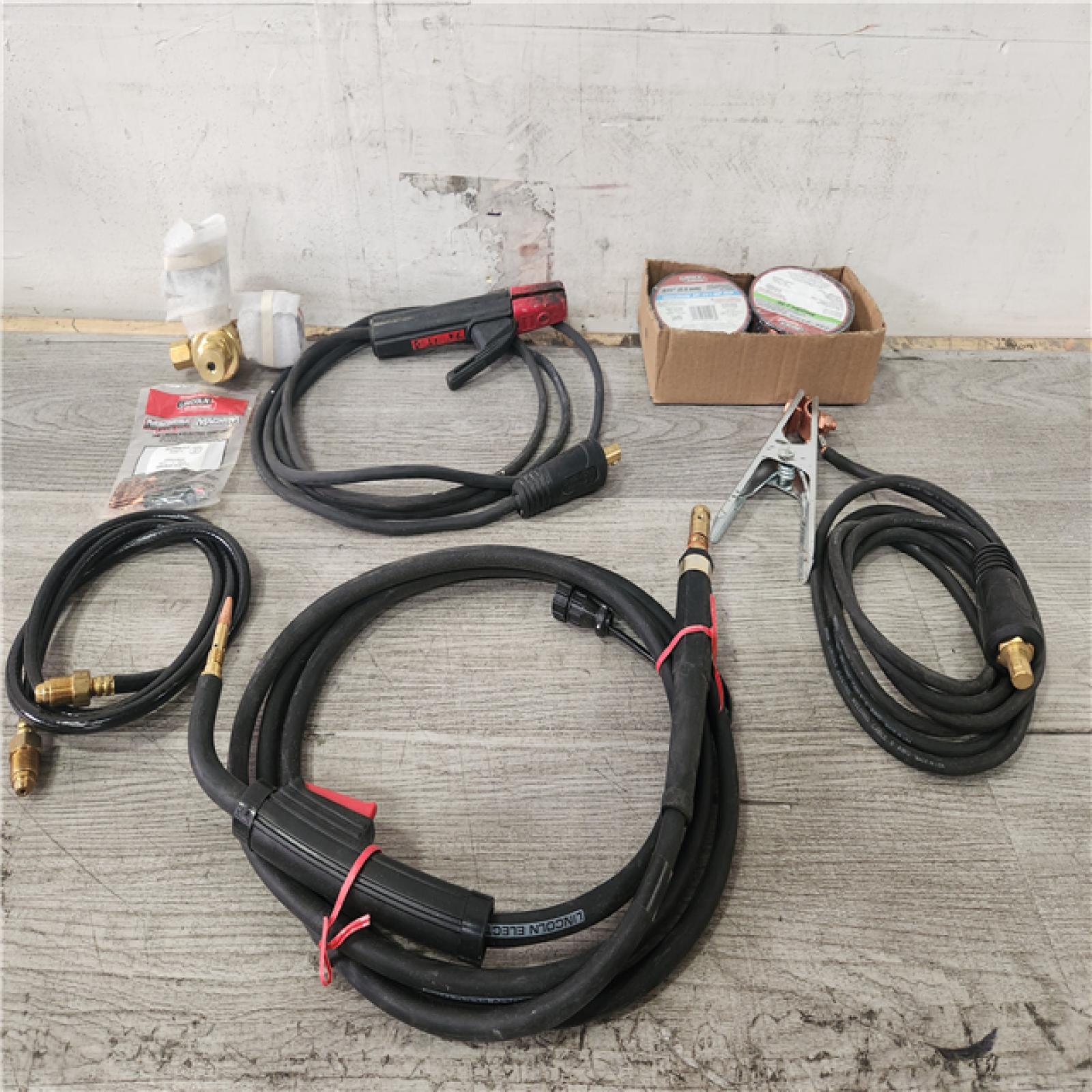 Phoenix Location Lincoln Electric 140 Amp LE31MP Multi-Process Stick/MIG/TIG Welder Kit with Magnum Pro 100L Gun, Sample Spool , 2 Flux-Cored Wire, 120V