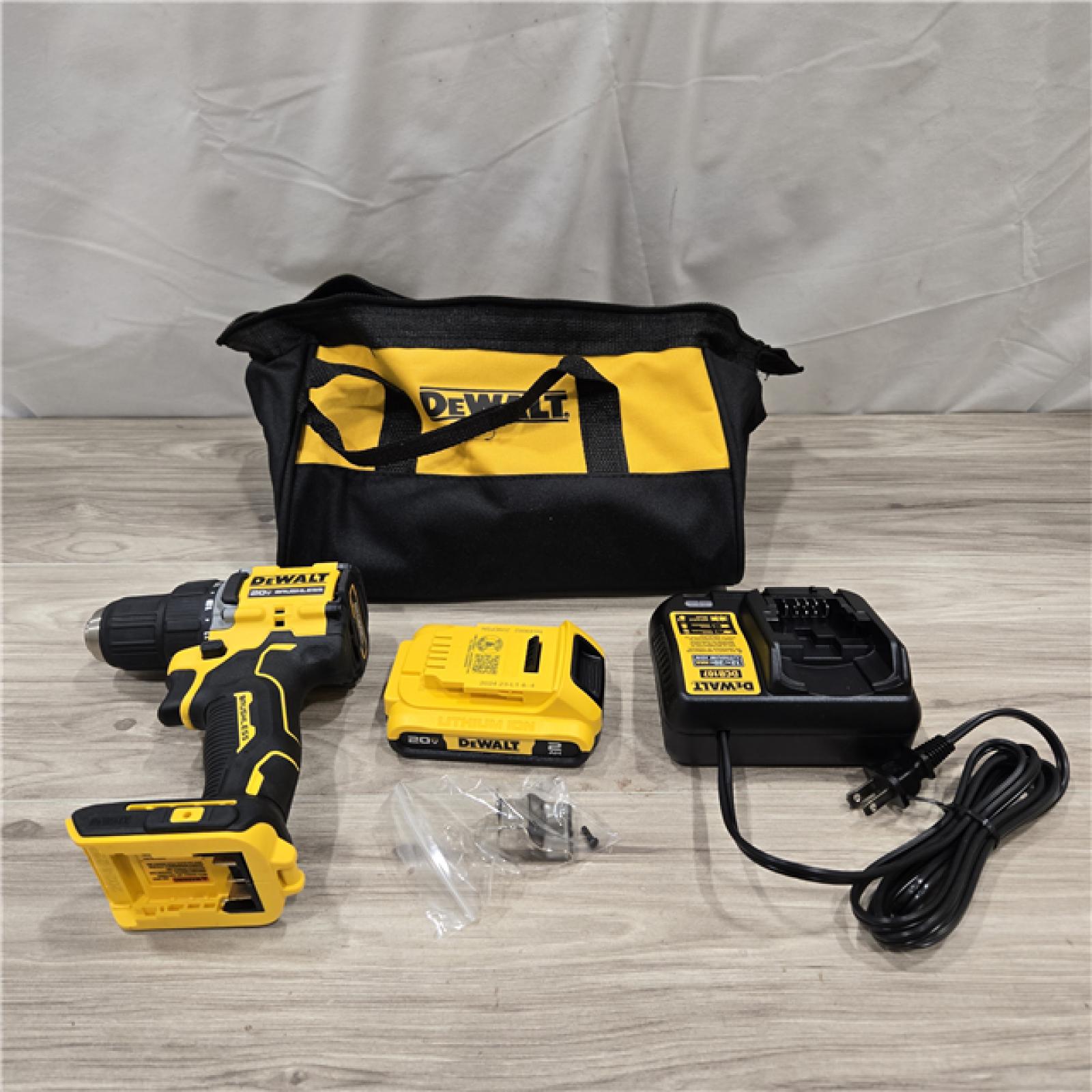 AS-IS DEWALT ATOMIC COMPACT SERIES 20V MAX* Cordless 1/2 Drill/Driver Kit
