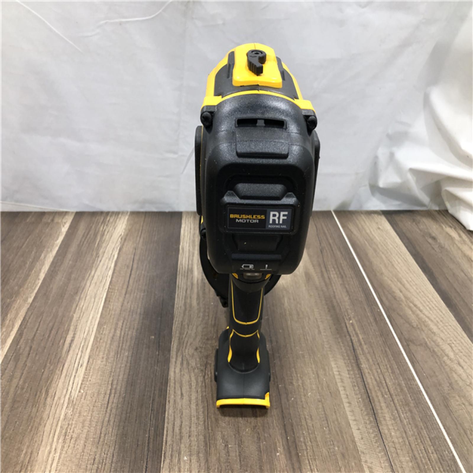 AS-IS DEWALT 20V MAX Lithium-Ion 15-Degree Electric Cordless Roofing Nailer Kit