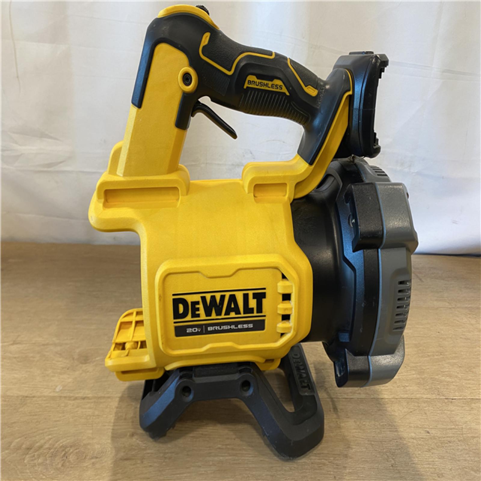 AS-IS DEWALT 20V MAX* XR Brushless Cordless Handheld Blower Kit