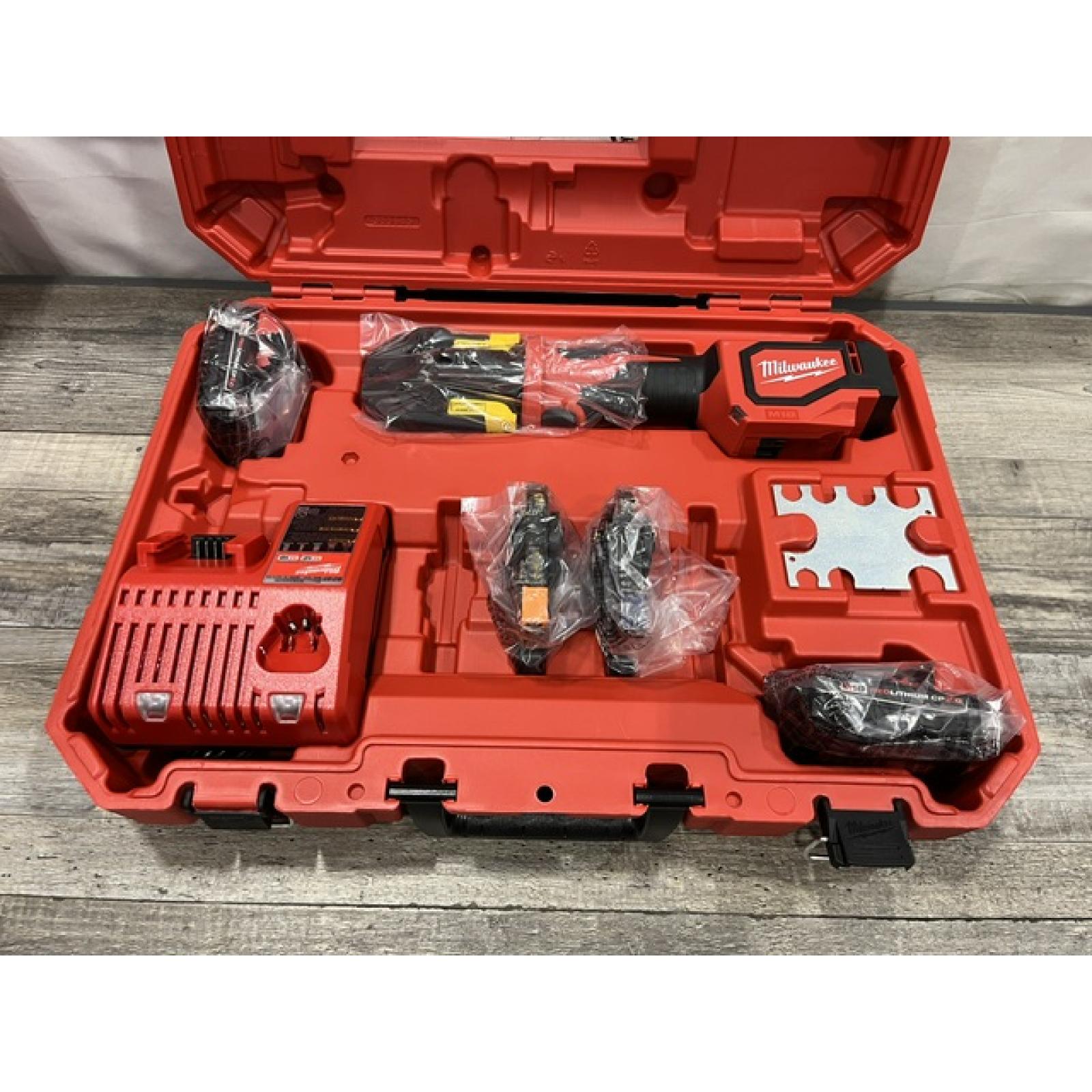NEW - Milwaukee 18V Lithium-Ion Cordless Short Throw PEX Press Tool Kit
