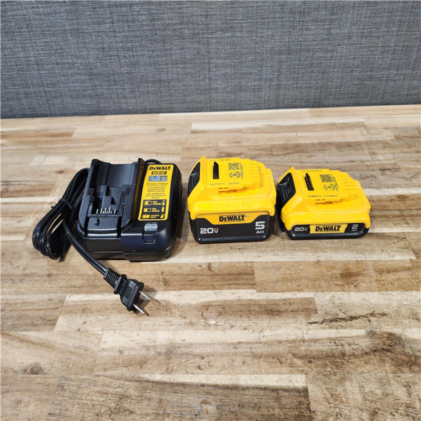 HOUSTON LOCATION - AS-IS DEWALT 2 TOOL COMBO KIT W/ (2) BATTERY & CHARGER