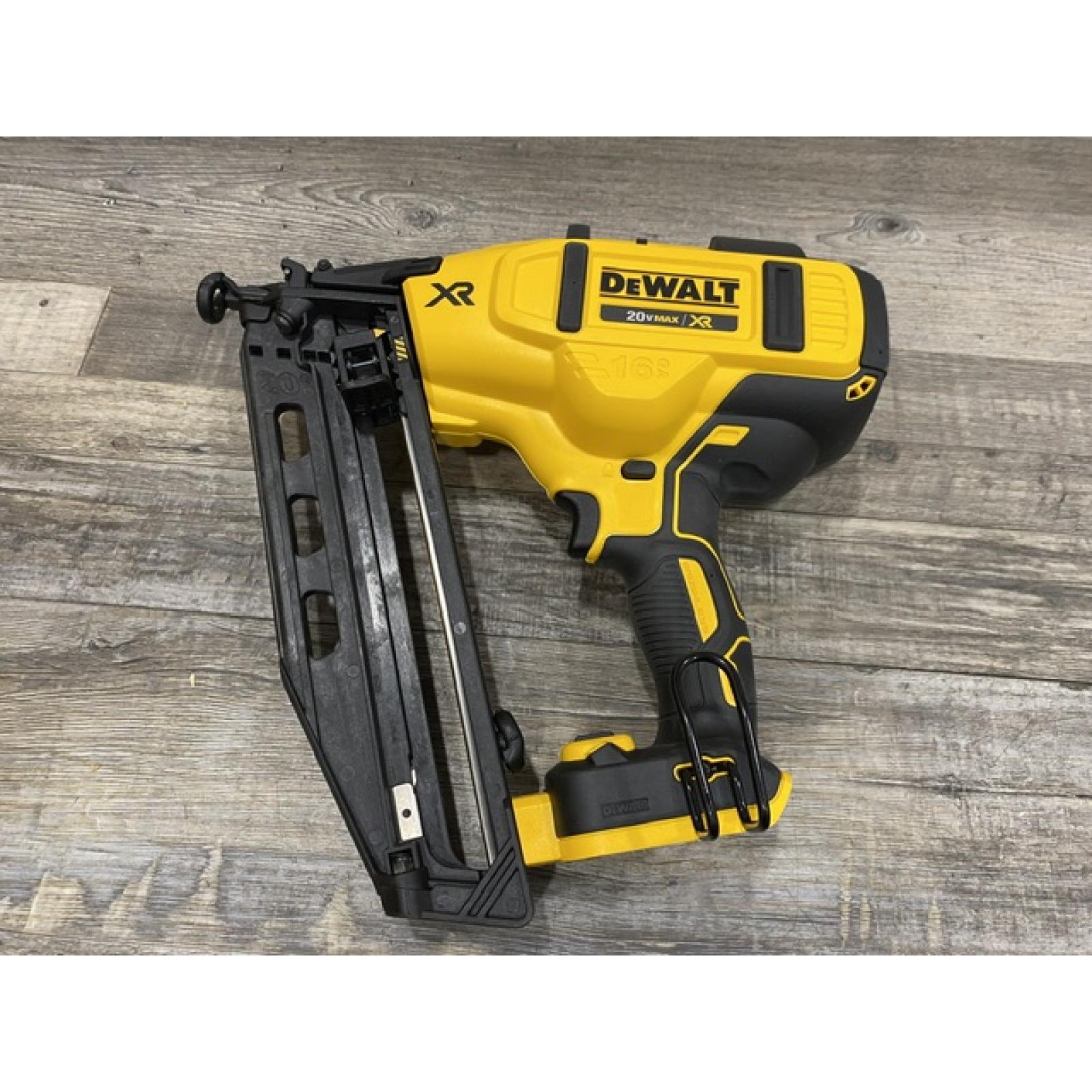 AS-IS DEWALT 20V MAX XR 16-Gauge Electric Cordless Angled Finishing Nailer Kit