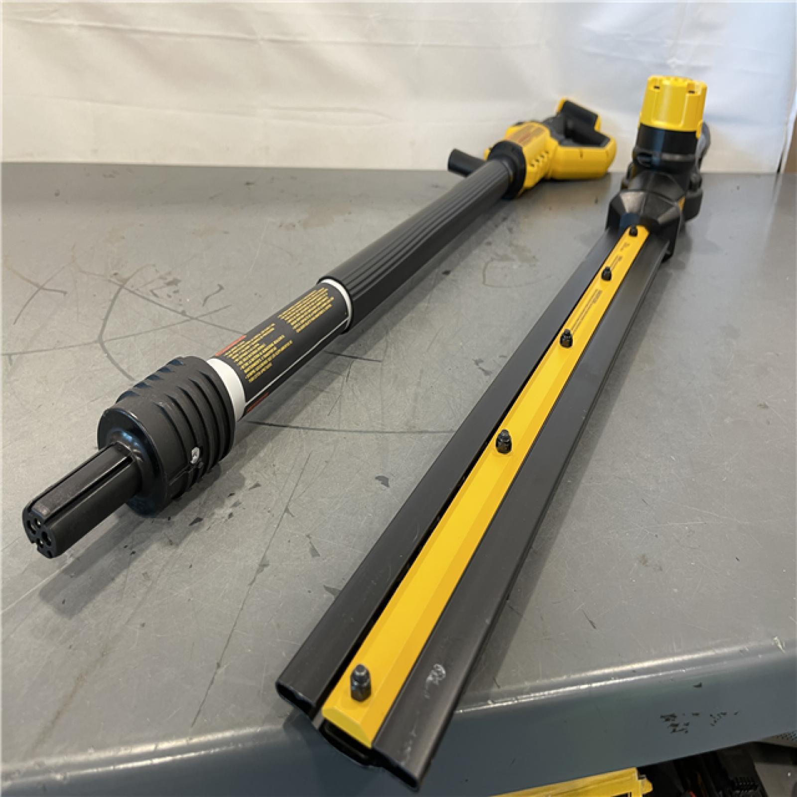 AS-IS - DEWALT 20V MAX 22 in. Cordless Battery Powered Pole Hedge Trimmer Kit