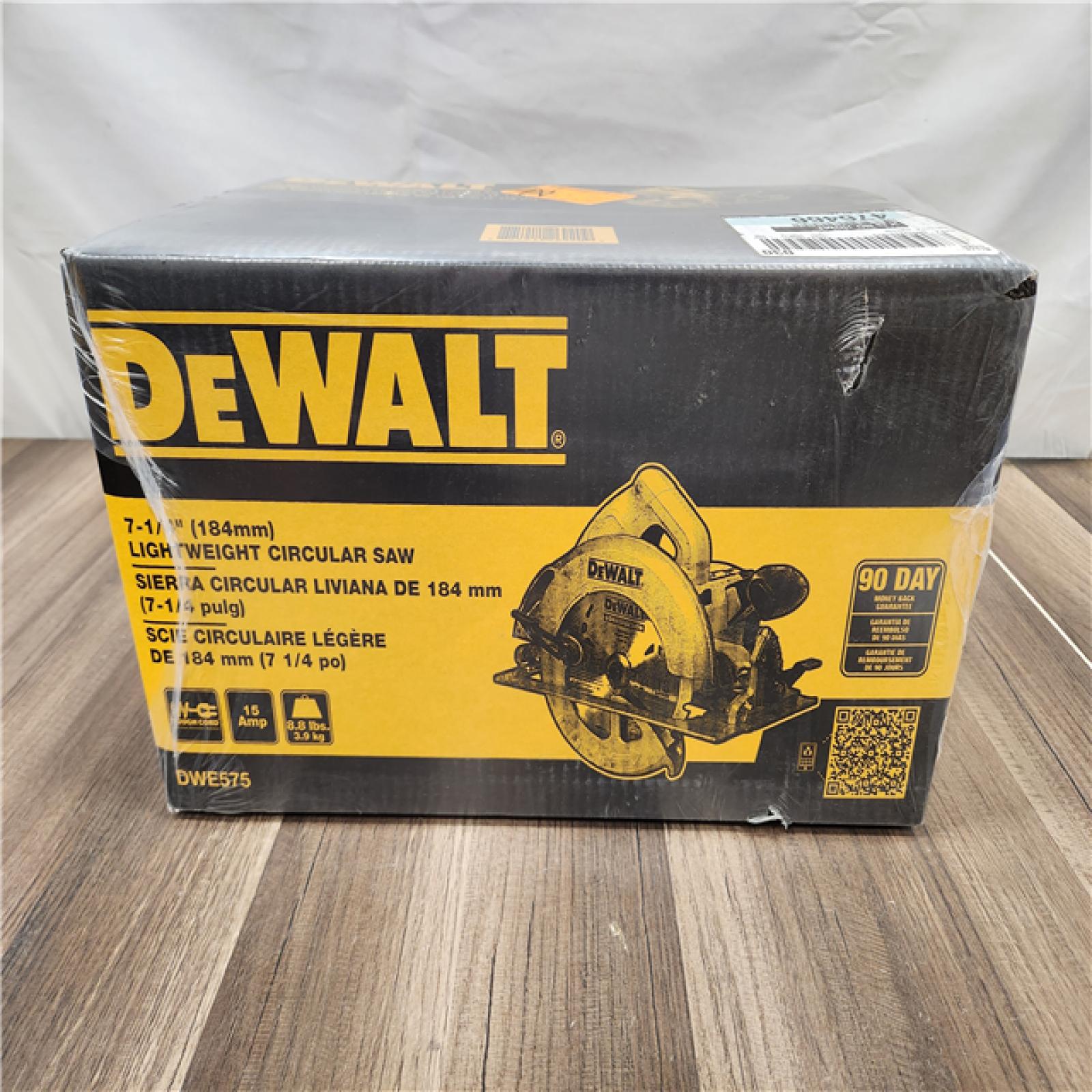 NEW! - DEWALT 15 Amps 7-1/4 in. Corded Brushed Circular Saw Tool Only