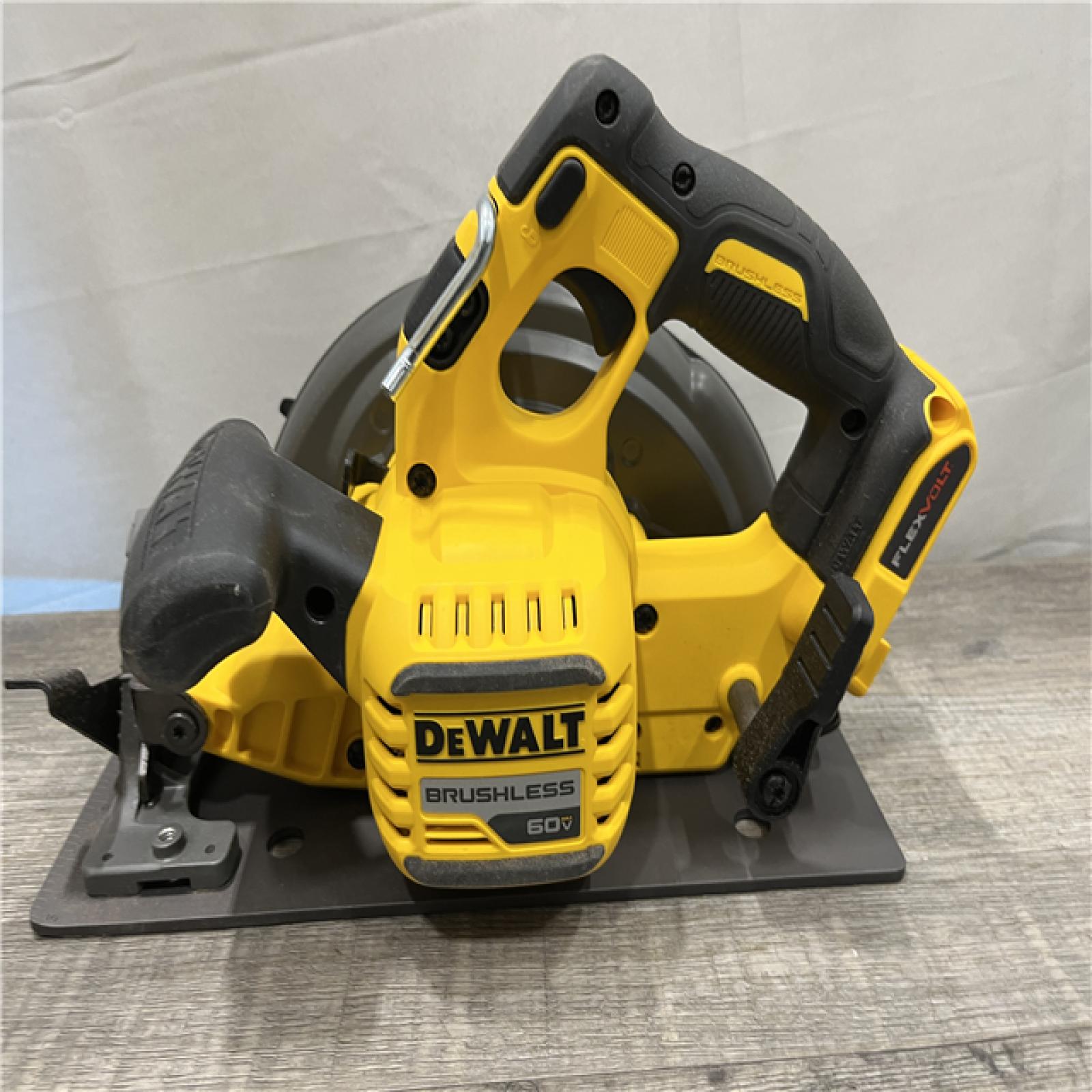 AS-IS DEWALT FLEXVOLT 60V MAX Cordless Brushless 7-1/4 in. Circular Saw with Brake (Tool Only)