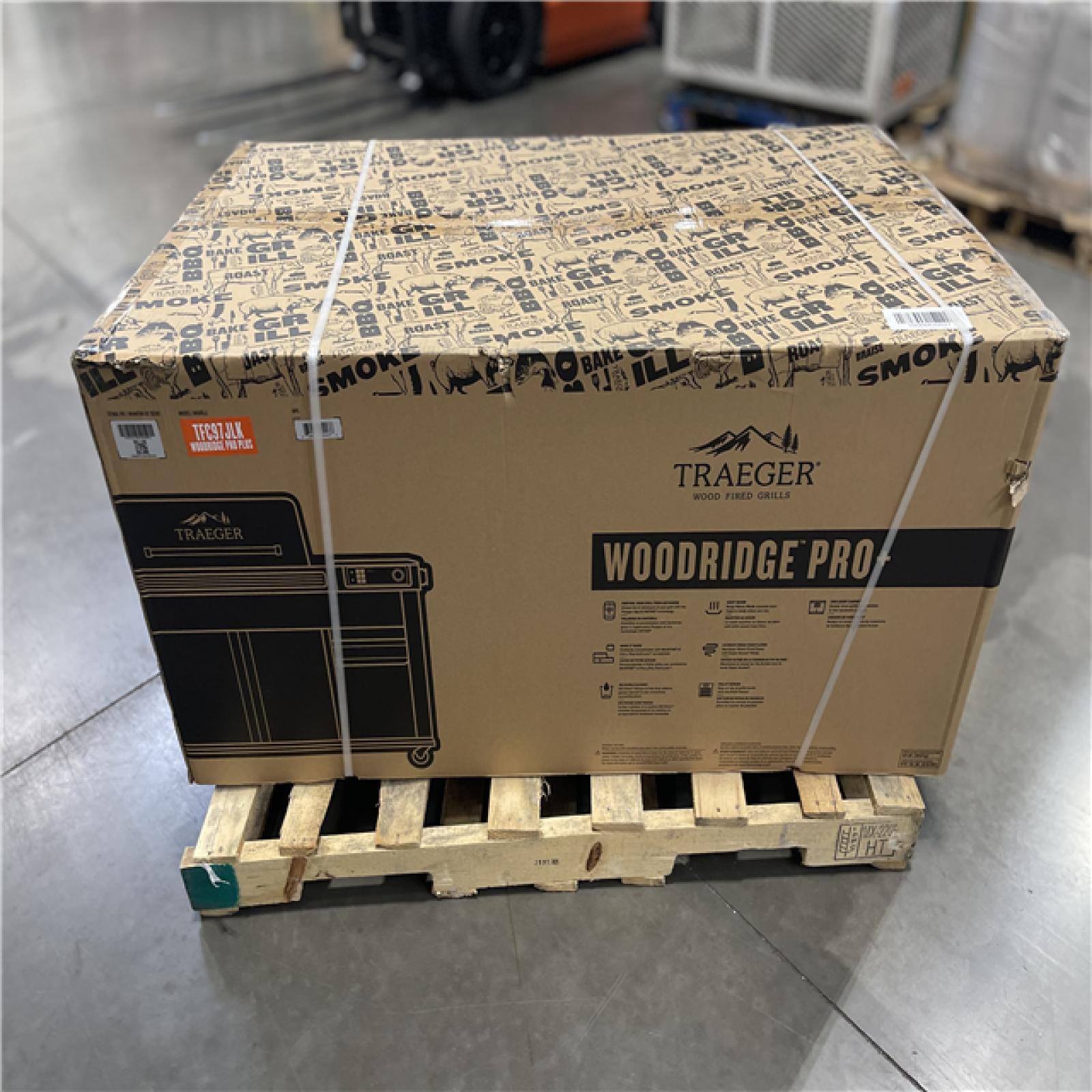 DALLAS LOCATION- NEW!- Traeger Woodridge Pro Plus Pellet Grill in Black