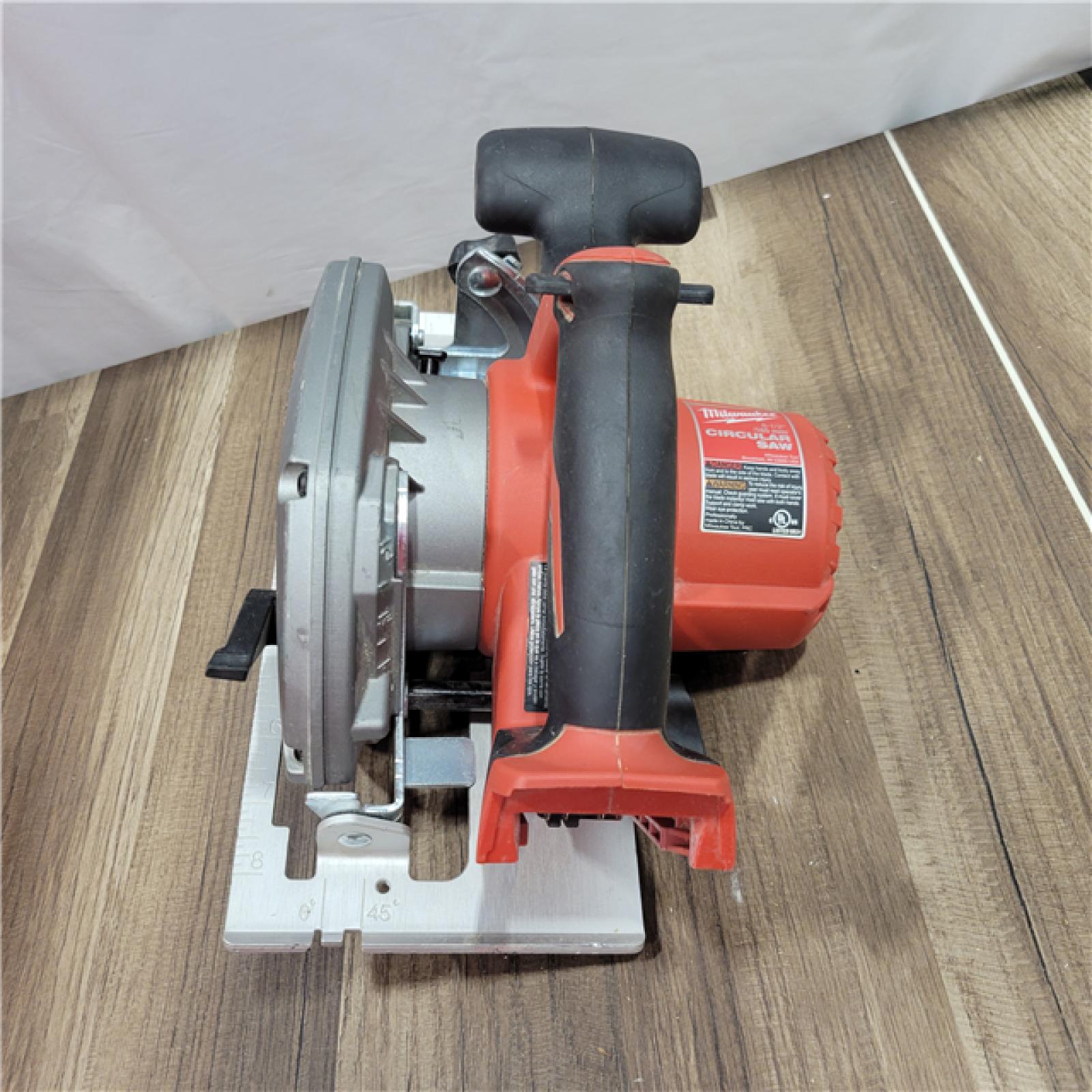 AS-IS Milwaukee   M18 FUEL 18V Lithium-Ion Brushless Cordless 6-1/2 in. Circular Saw (Tool-Only)
