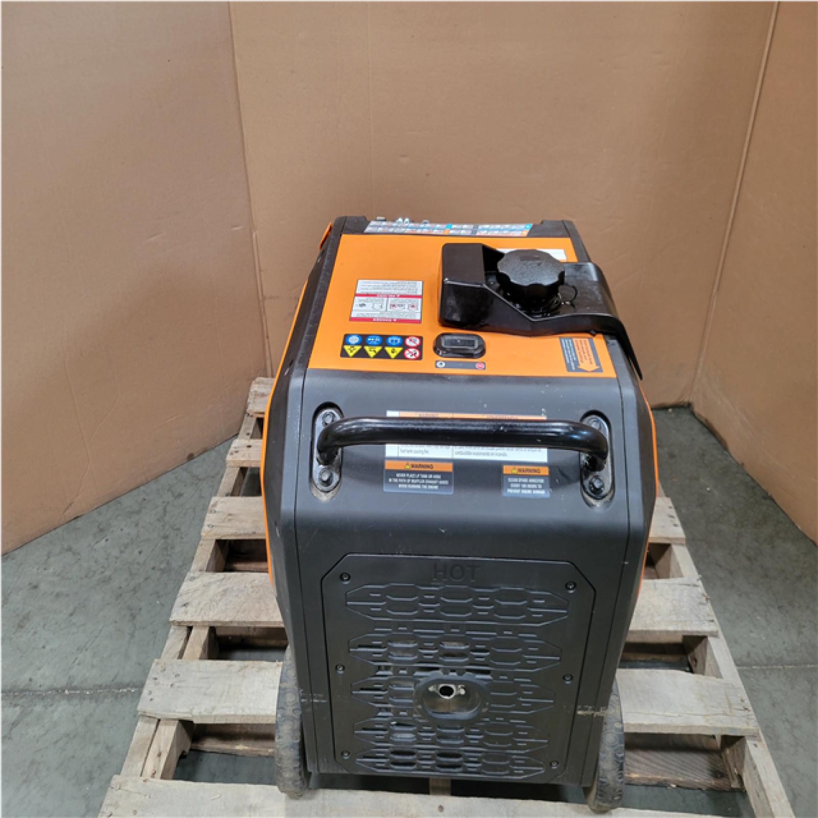 CALIFORNIA AS-IS GENERAC 5200 PEAK WATT/3900 RUNNING WATTS DUAL FUEL INVERTER GENERATOR W/ PUSH TO START