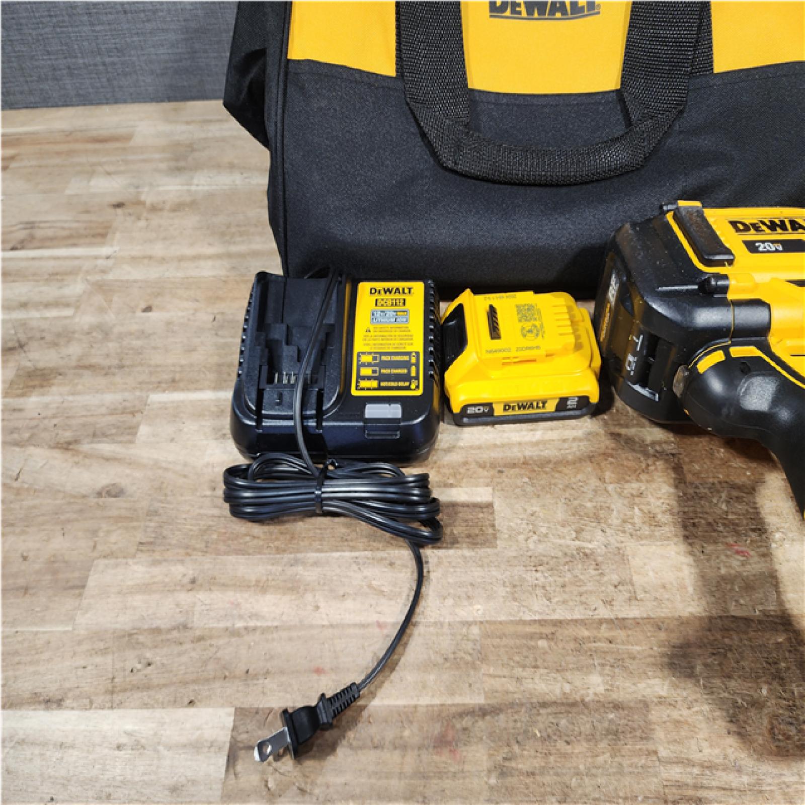 HOUSTON LOCATION - AS - IS DEWALT 20V MAX Lithium-Ion 15-Degree Electric Cordless Roofing Nailer Kit