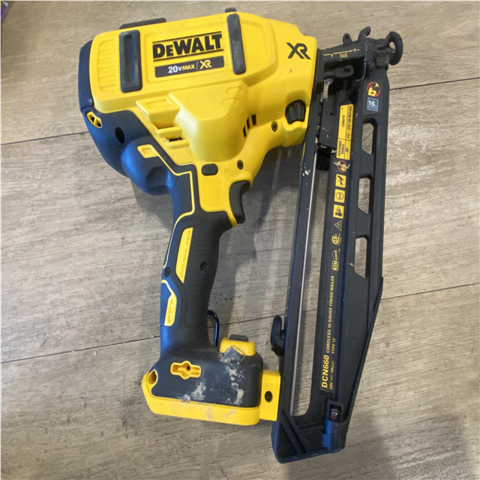 AS-IS DEWALT 20V MAX XR 16-Gauge Electric Cordless Angled Finishing Nailer Kit