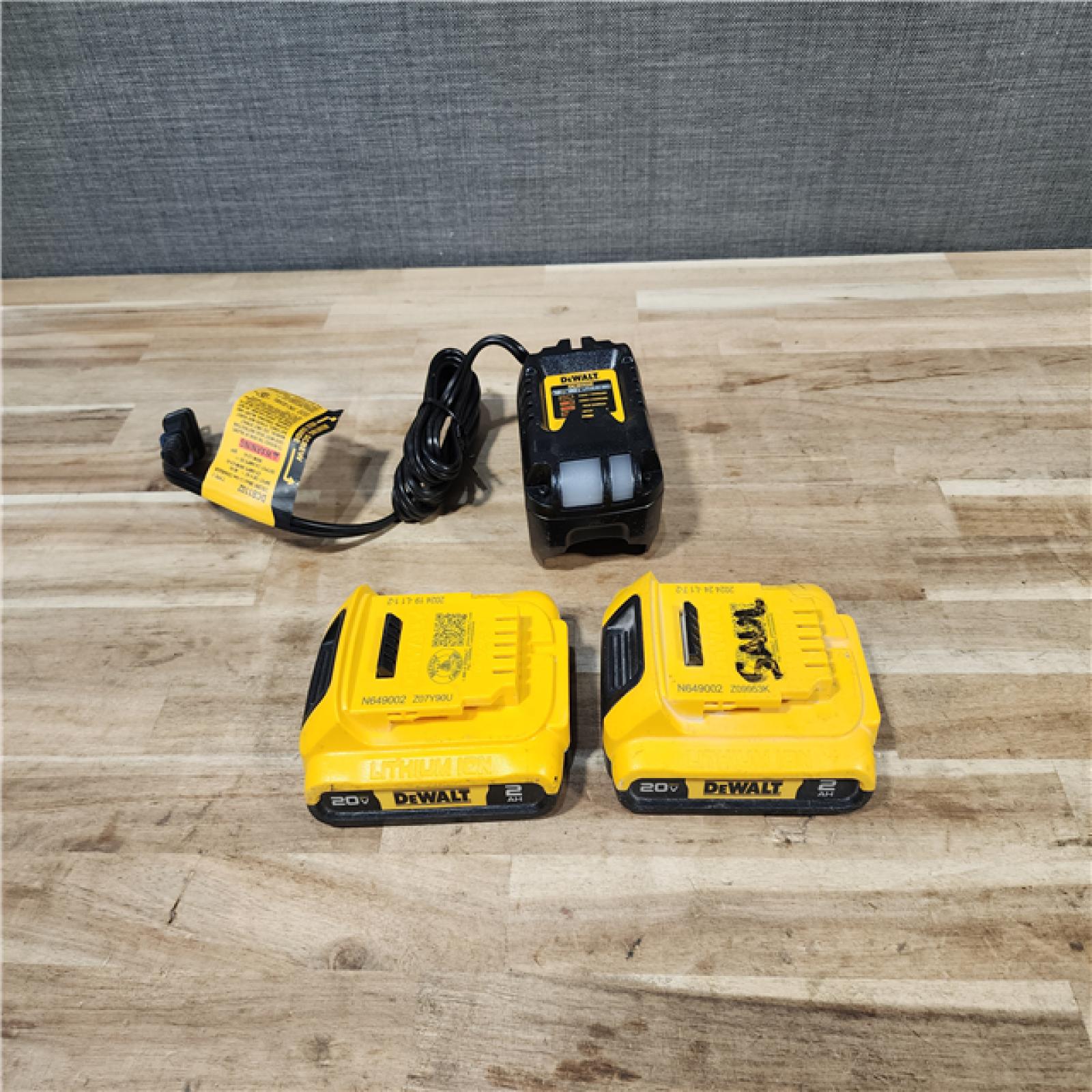 HOUSTON LOCATION - AS-IS DEWALT 2 TOOL COMBO KIT W/ (2) BATTERY & CHARGER