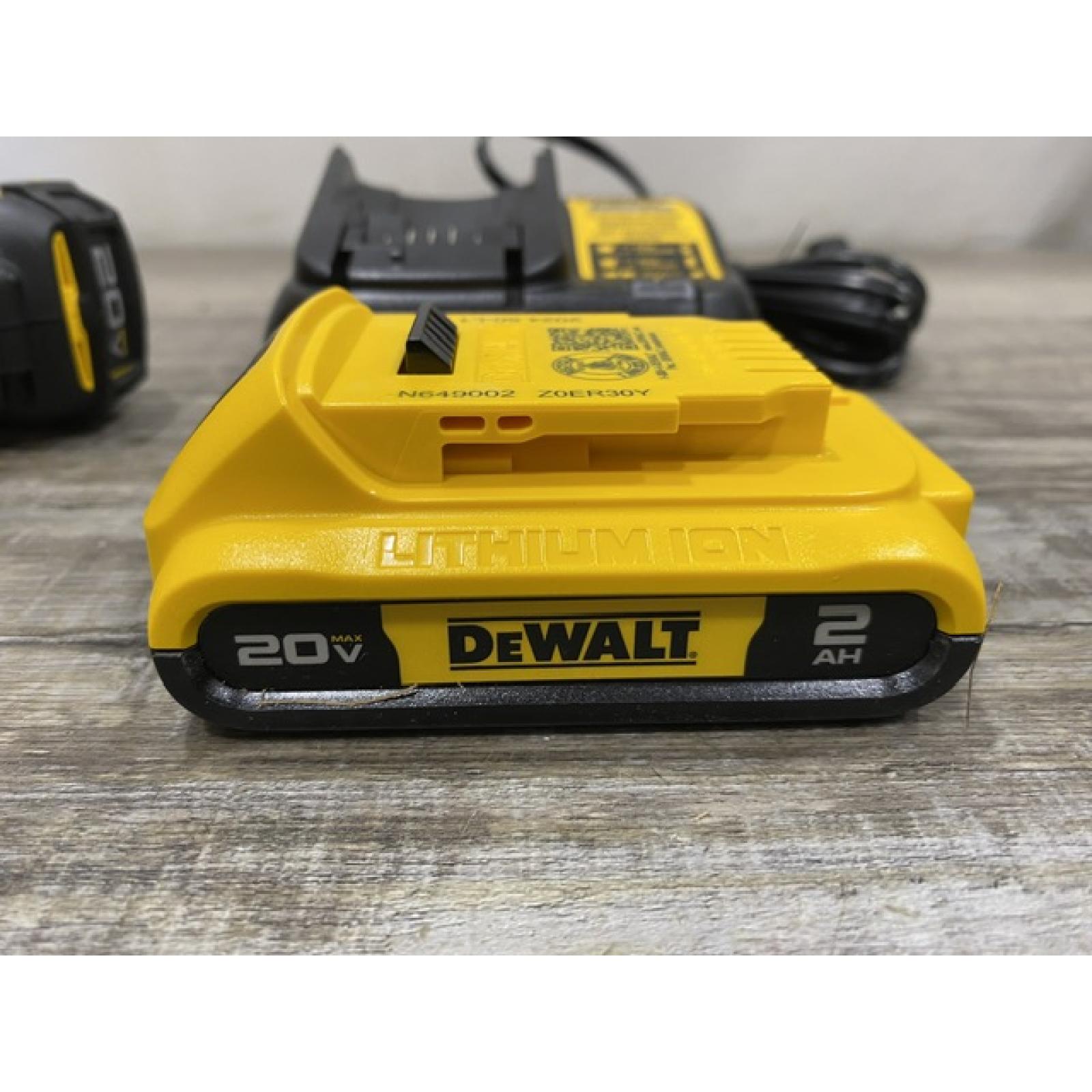LIKE NEW - DEWALT 20V MAX Cordless Battery Powered Pruner Kit