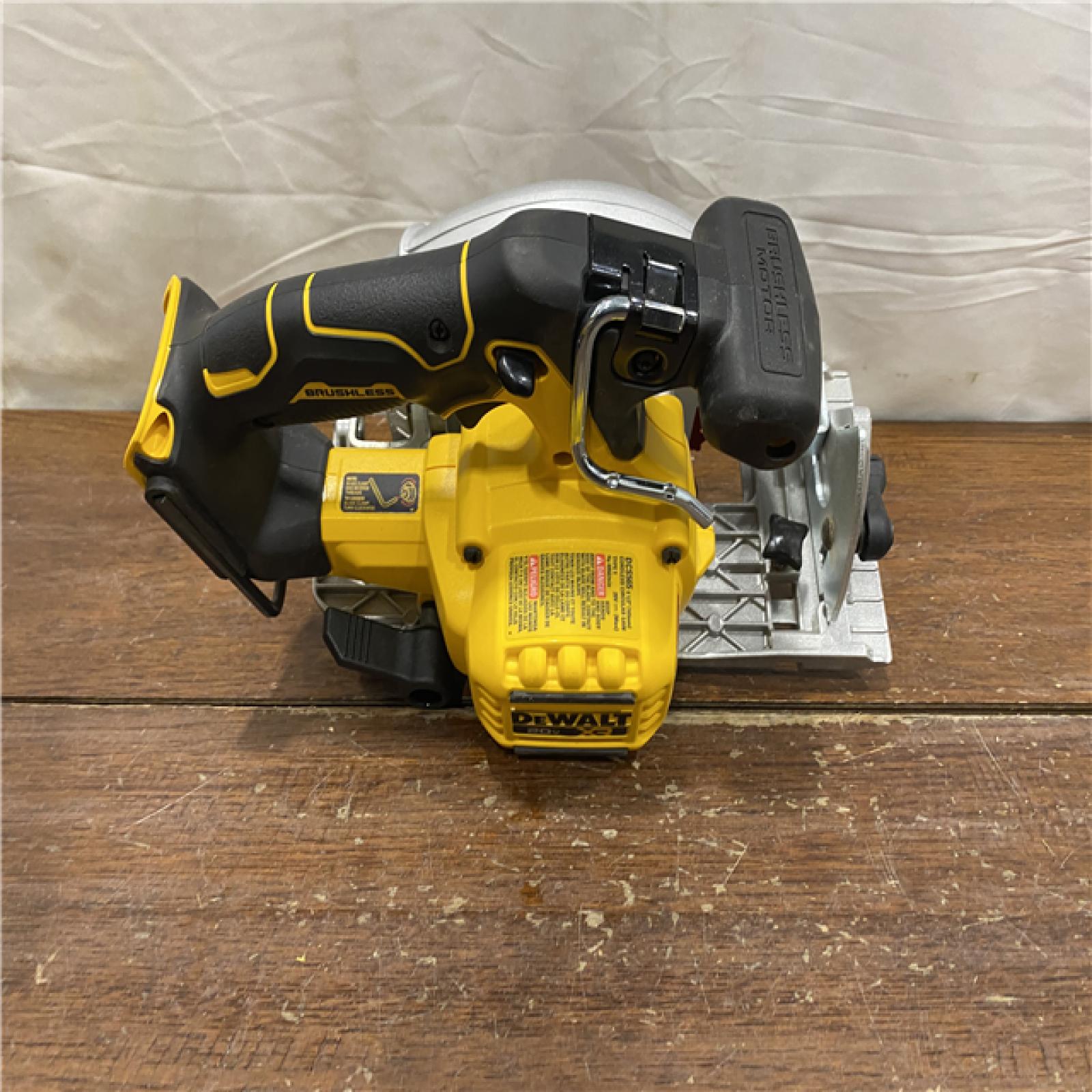 AS-IS DeWALT DCS565B 20V Max Brushless 6.5   Cordless Circular Saw