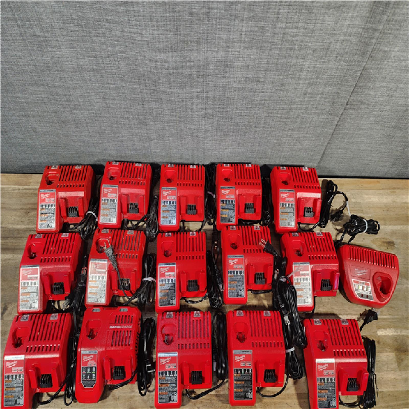 HOUSTON LOCATION - AS-IS MILWAUKEE BATTERY CHARGER PACK QTY - 16