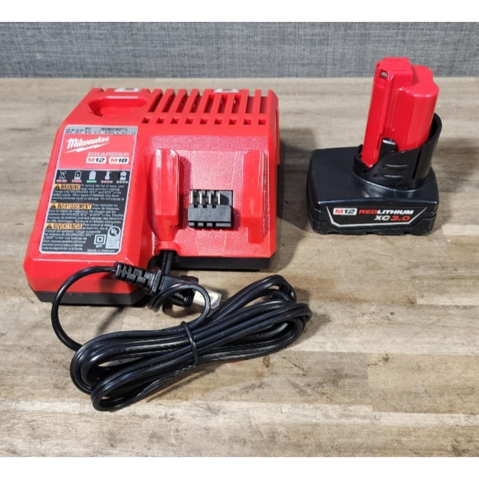 HOUSTON LOCATION - AS-IS Milwaukee Green 125 Ft. Cross Line and Plumb Points Laser Level Kit