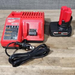 HOUSTON LOCATION - AS-IS Milwaukee Green 125 Ft. Cross Line and Plumb Points Laser Level Kit