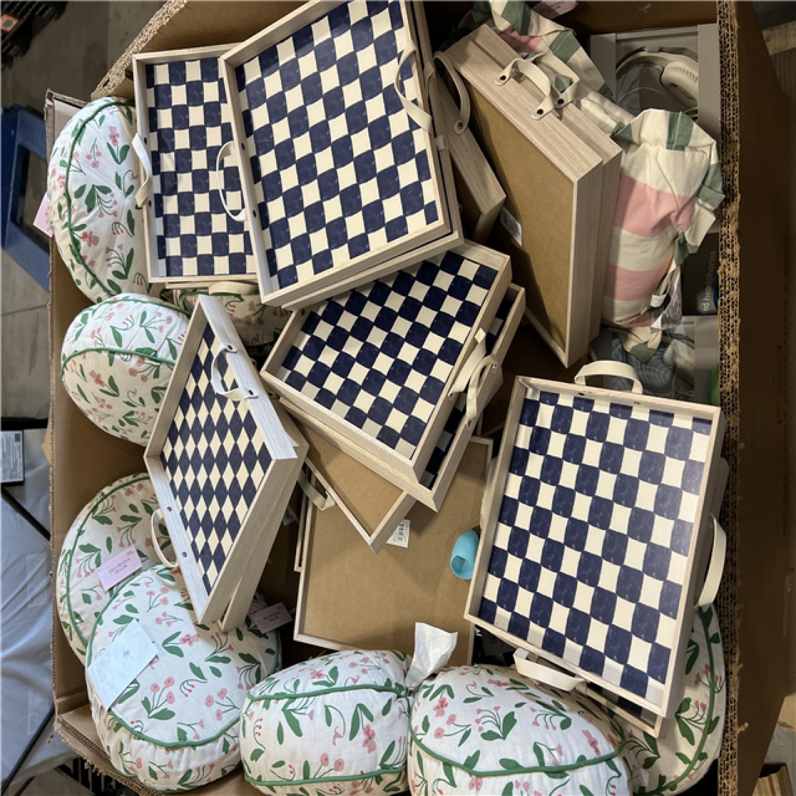 DALLAS LOCATION - BULLSEYE CLOTHING, HOME GOODS PALLET