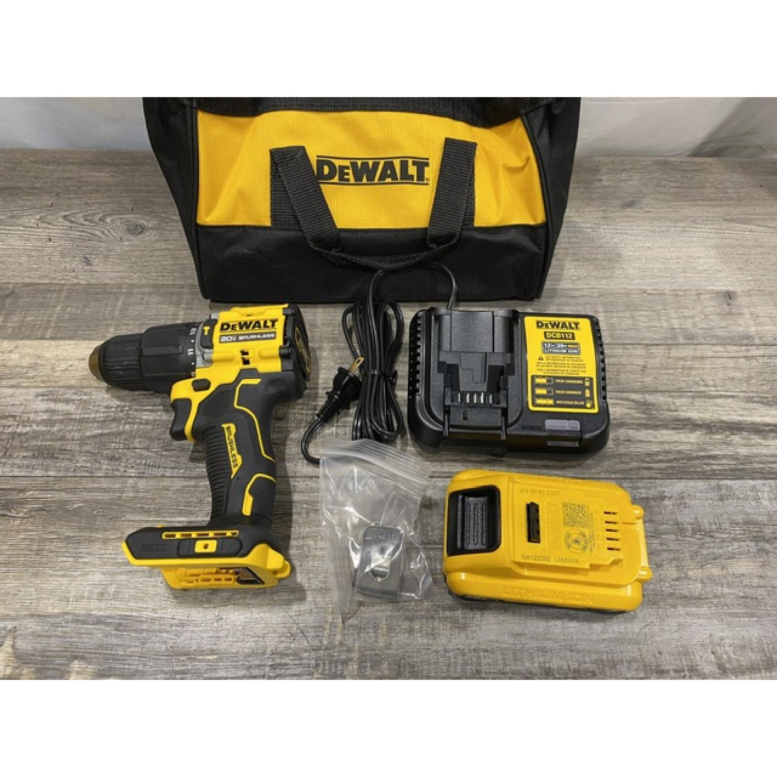LIKE NEW - DEWALT ATOMIC 20V Cordless 1/2 in. Compact Hammer Drill Kit