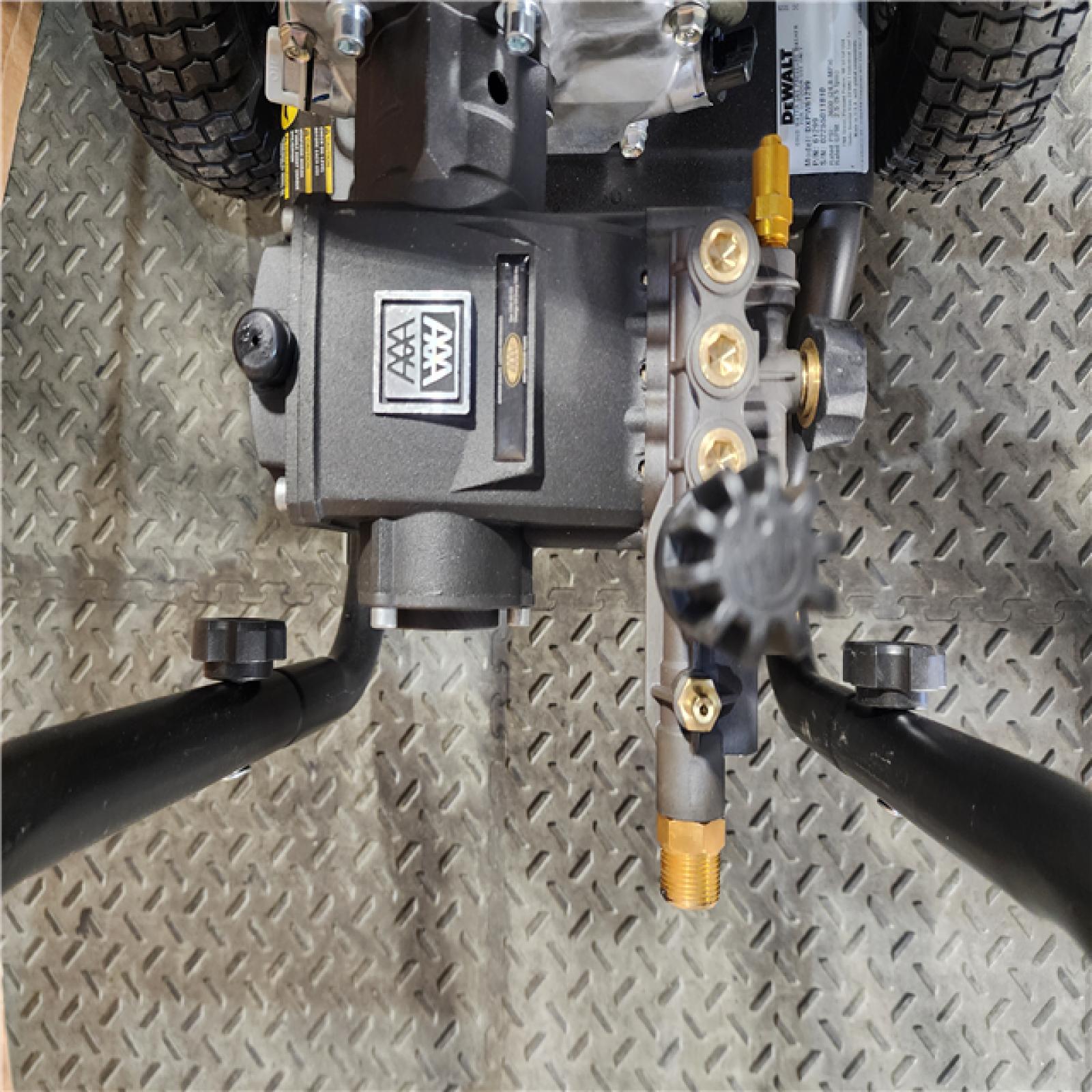 HOUSTON LOCATION - AS-IS DEWALT 3600 PSI 2.5 GPM Gas Cold Water Professional Pressure Washer with HONDA GX200 Engine