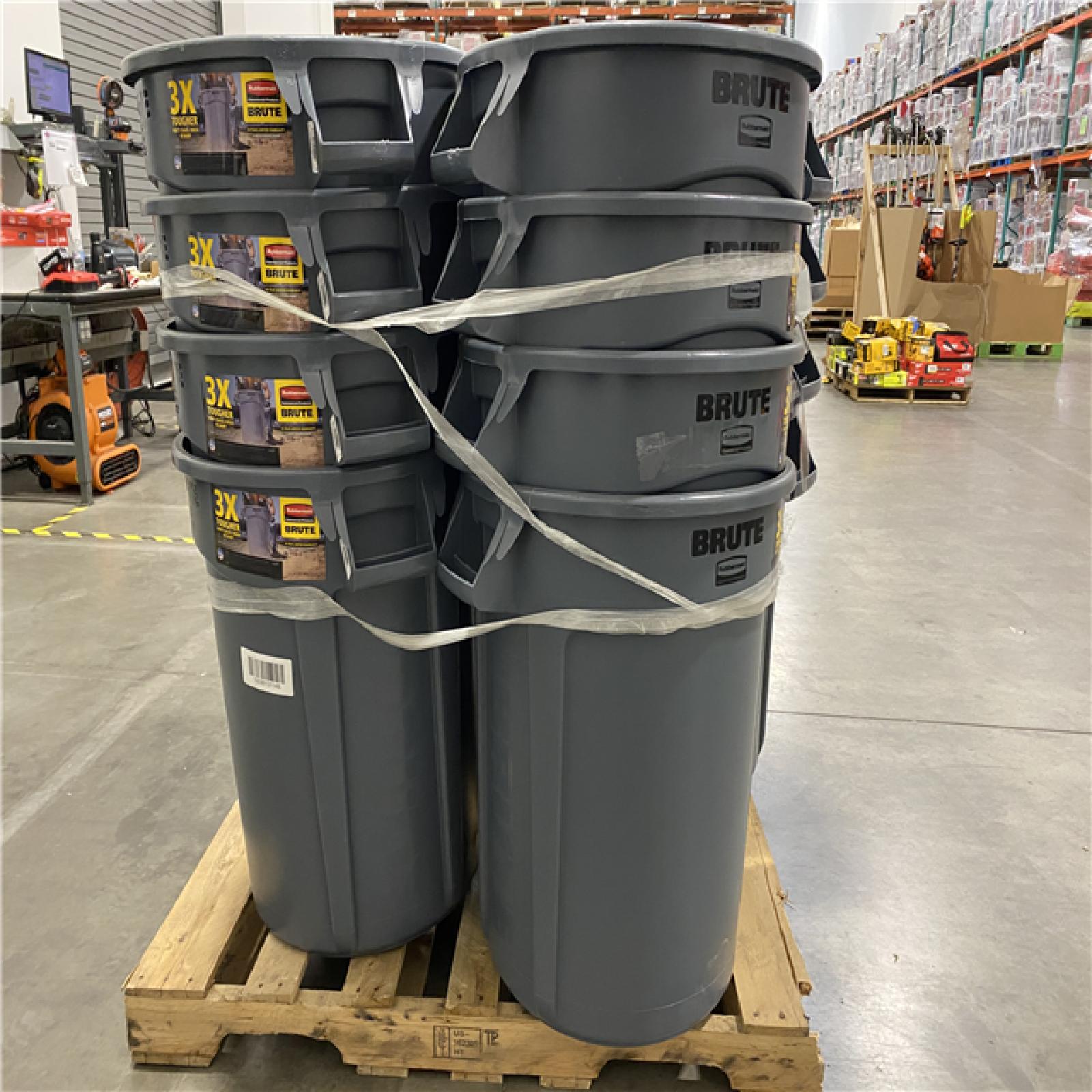 DALLAS LOCATION -  Rubbermaid Commercial Products BRUTE 32 Gal. Grey PALLET -(16 UNITS)