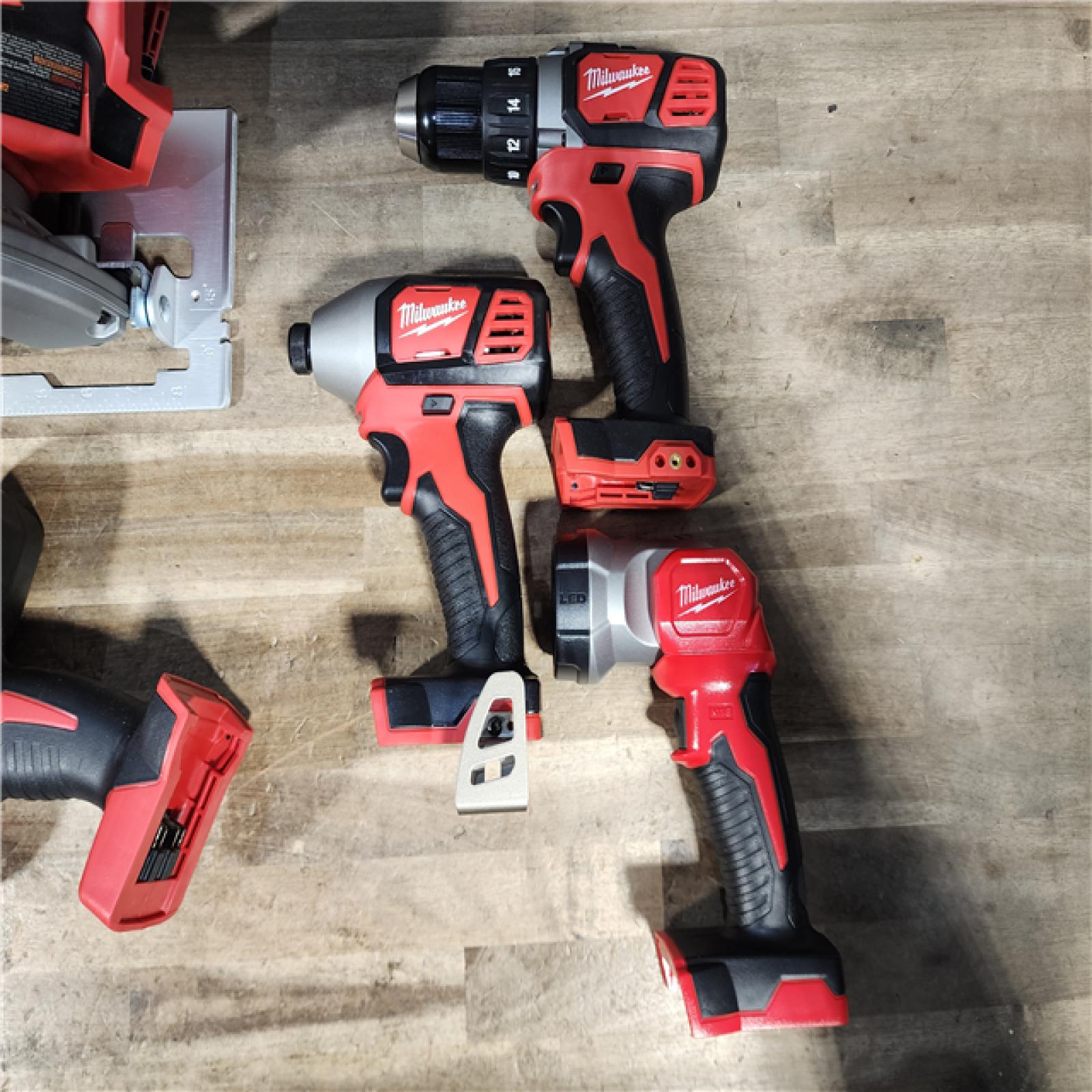 HOUSTON LOCATION - AS-IS (APPEARS LIKE NEW) Milwaukee M18 18V Lithium-Ion Cordless 5 Tool Combo Kit