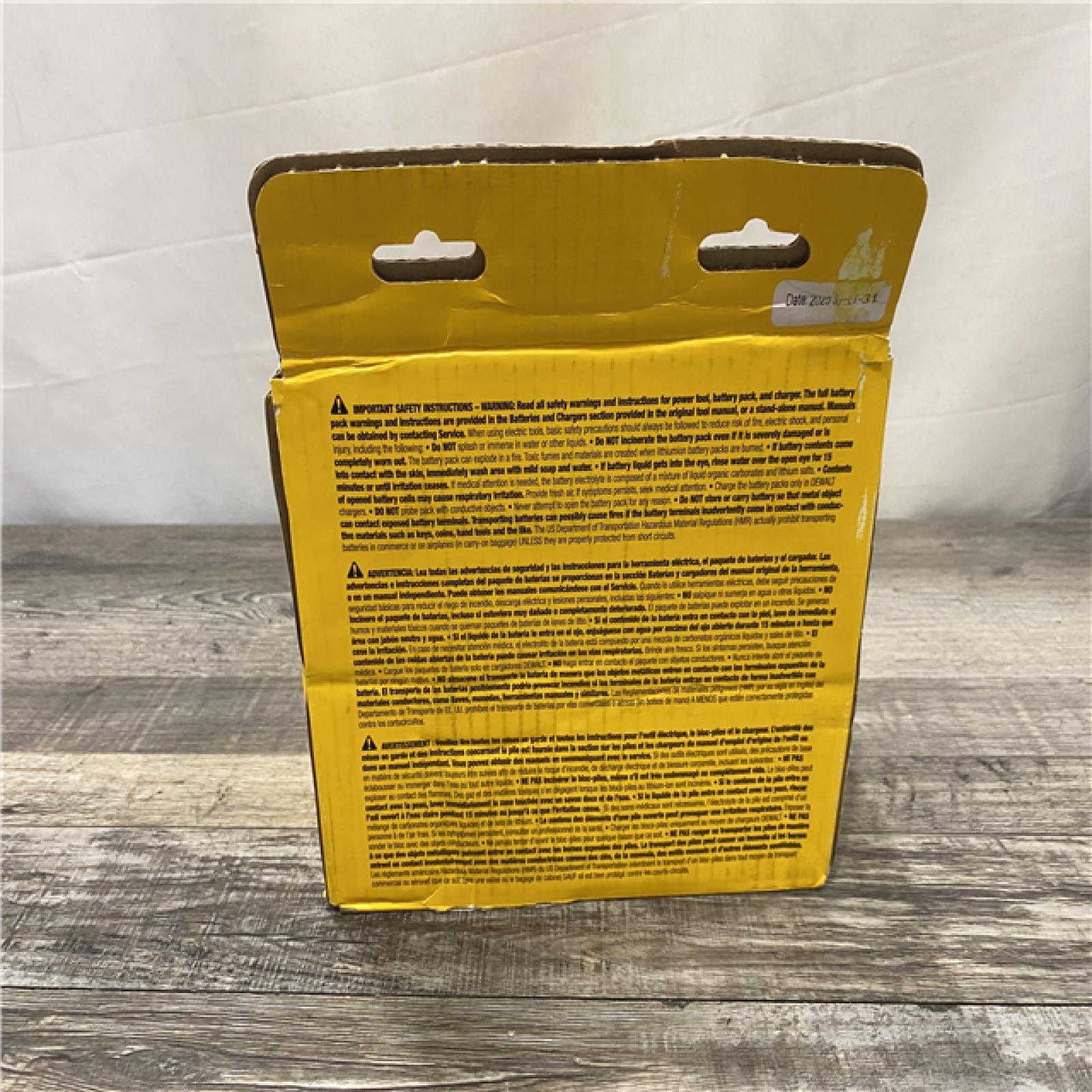 NEW - DEWALT 20V/60V MAX FLEXVOLT Lithium-Ion 9.0Ah Battery and Charger Starter Kit