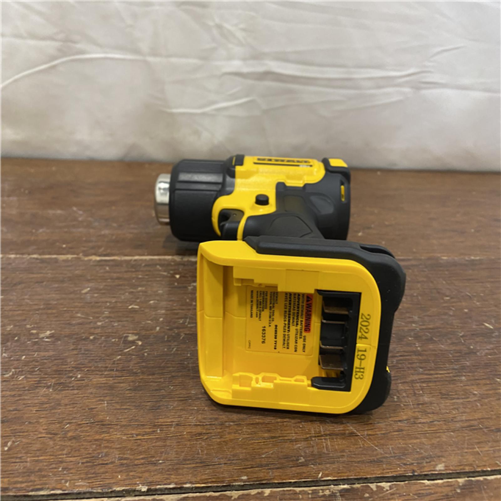 AS-IS DeWalt 20V MAX 20 V Cordless Heat Gun Accessory Kit