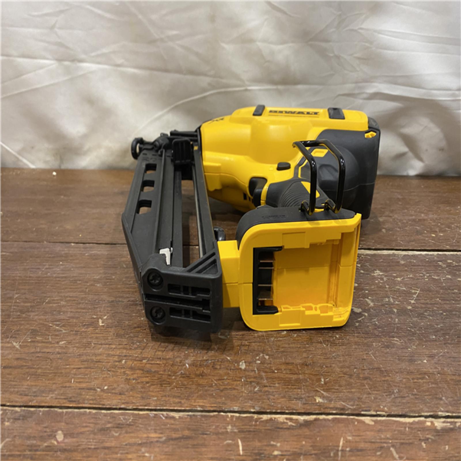 AS-IS DeWalt DCN660D1 20V 16 Gauge Cordless Angled Finish Nailer Kit W/ 2Ah Battery