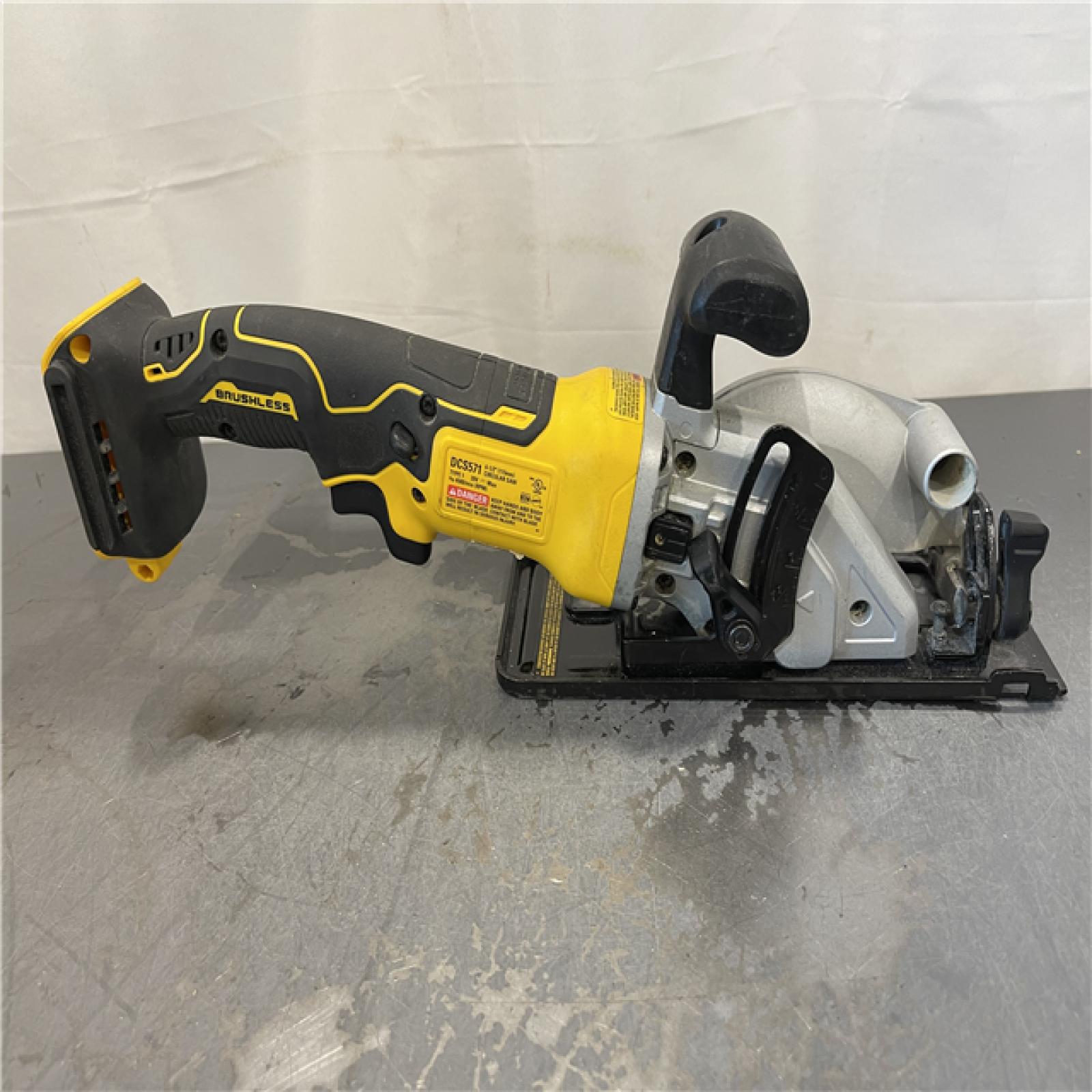 AS-IS - DEWALT ATOMIC 20V MAX Cordless Brushless 4-1/2 in. Circular Saw