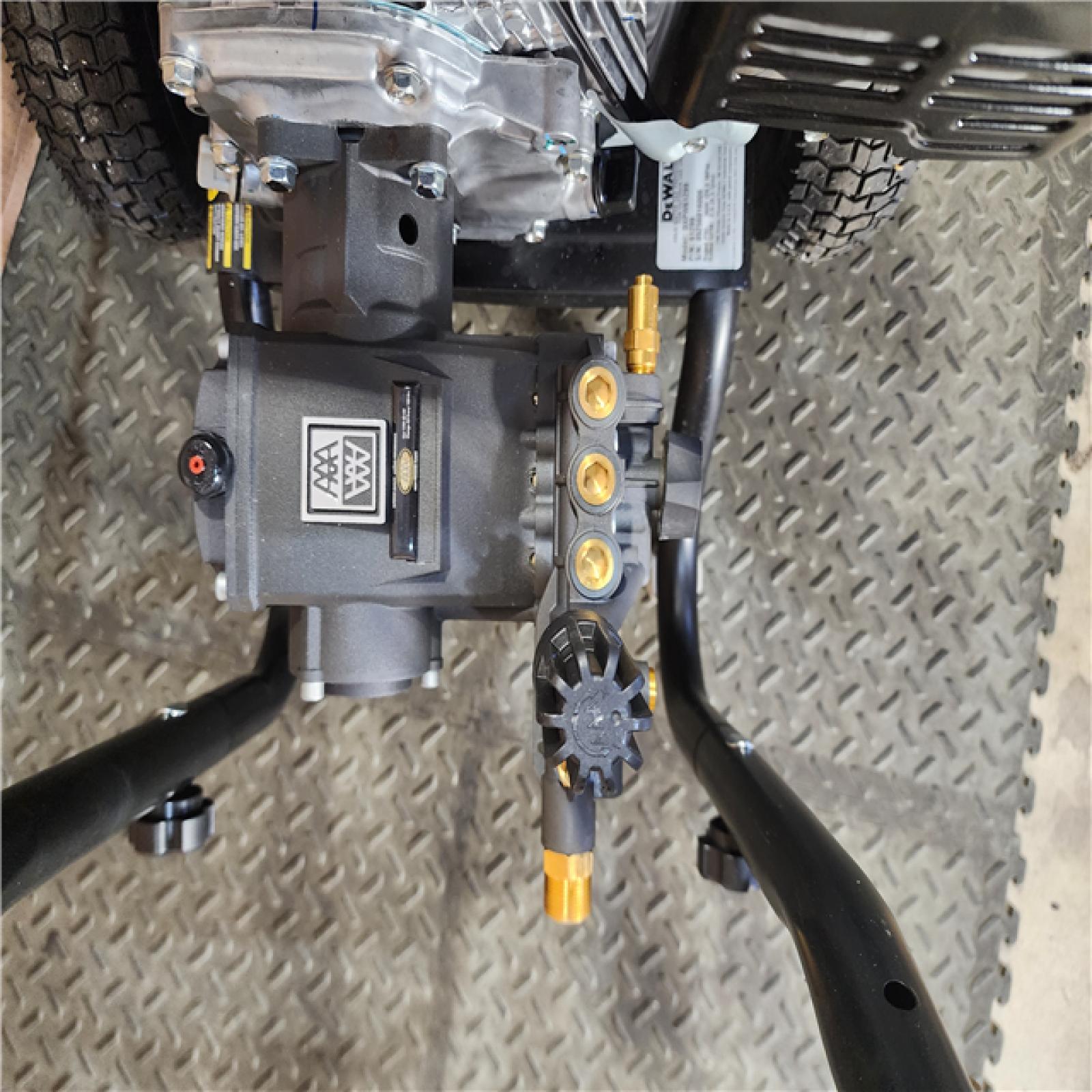 HOUSTON LOCATION - AS-IS DEWALT 3600 PSI 2.5 GPM Gas Cold Water Professional Pressure Washer with HONDA GX200 Engine