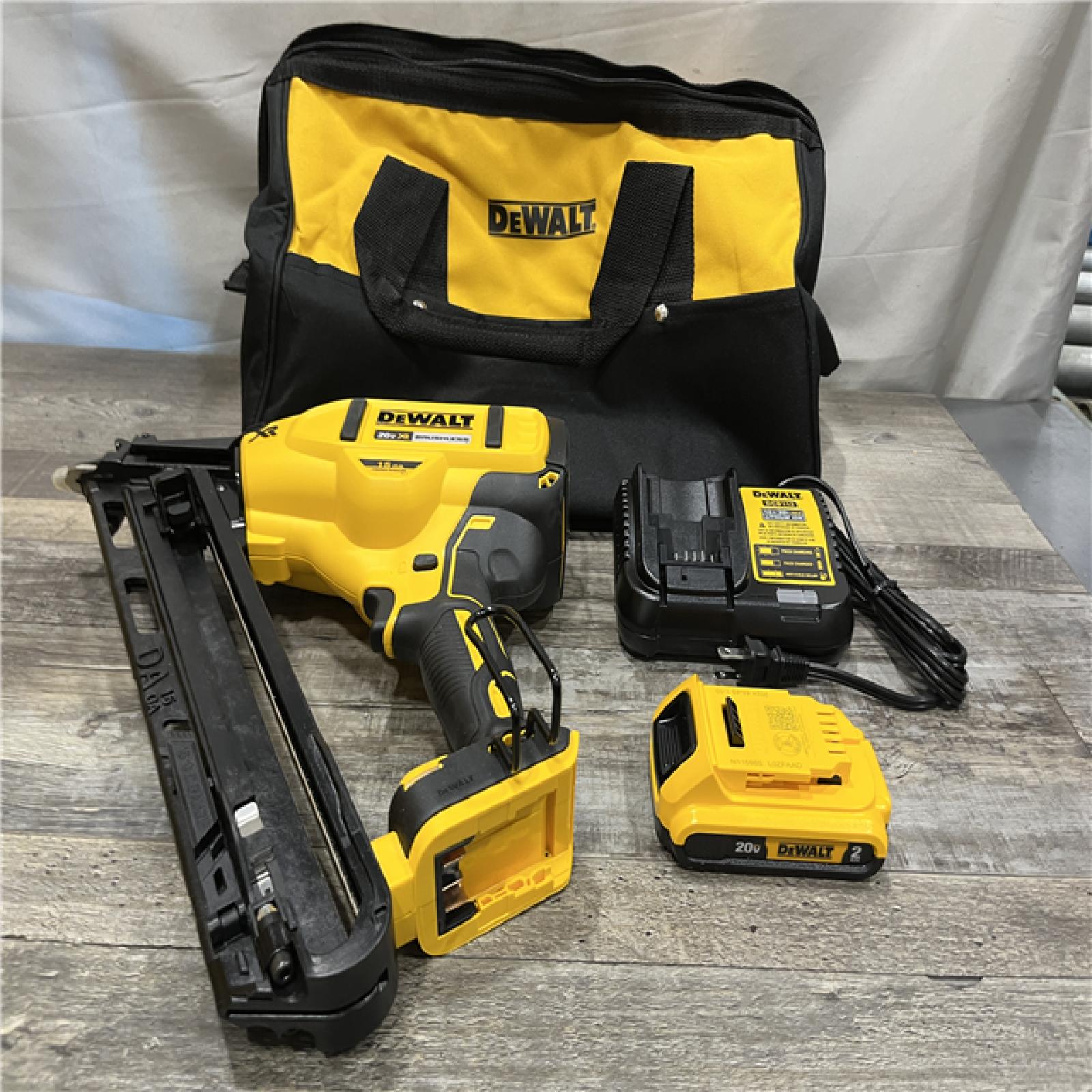AS-IS DEWALT 20V MAX XR Lithium-Ion Cordless 2-1/2 in. 15-Gauge Finish Nailer Kit