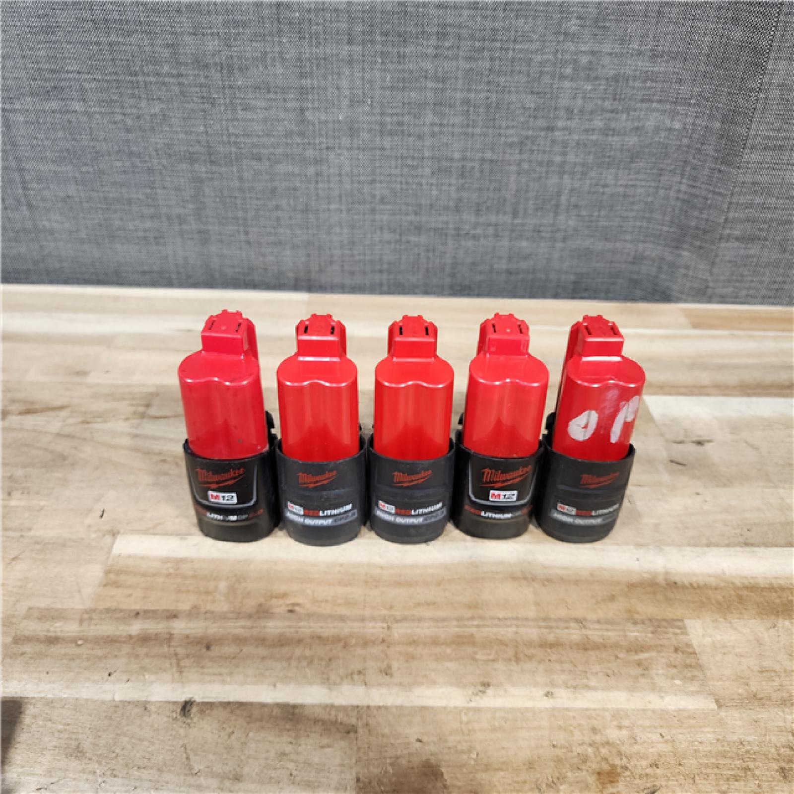 HOUSTON LOCATION - AS-IS MILWAUKEE BATTERY PACK QTY - 10