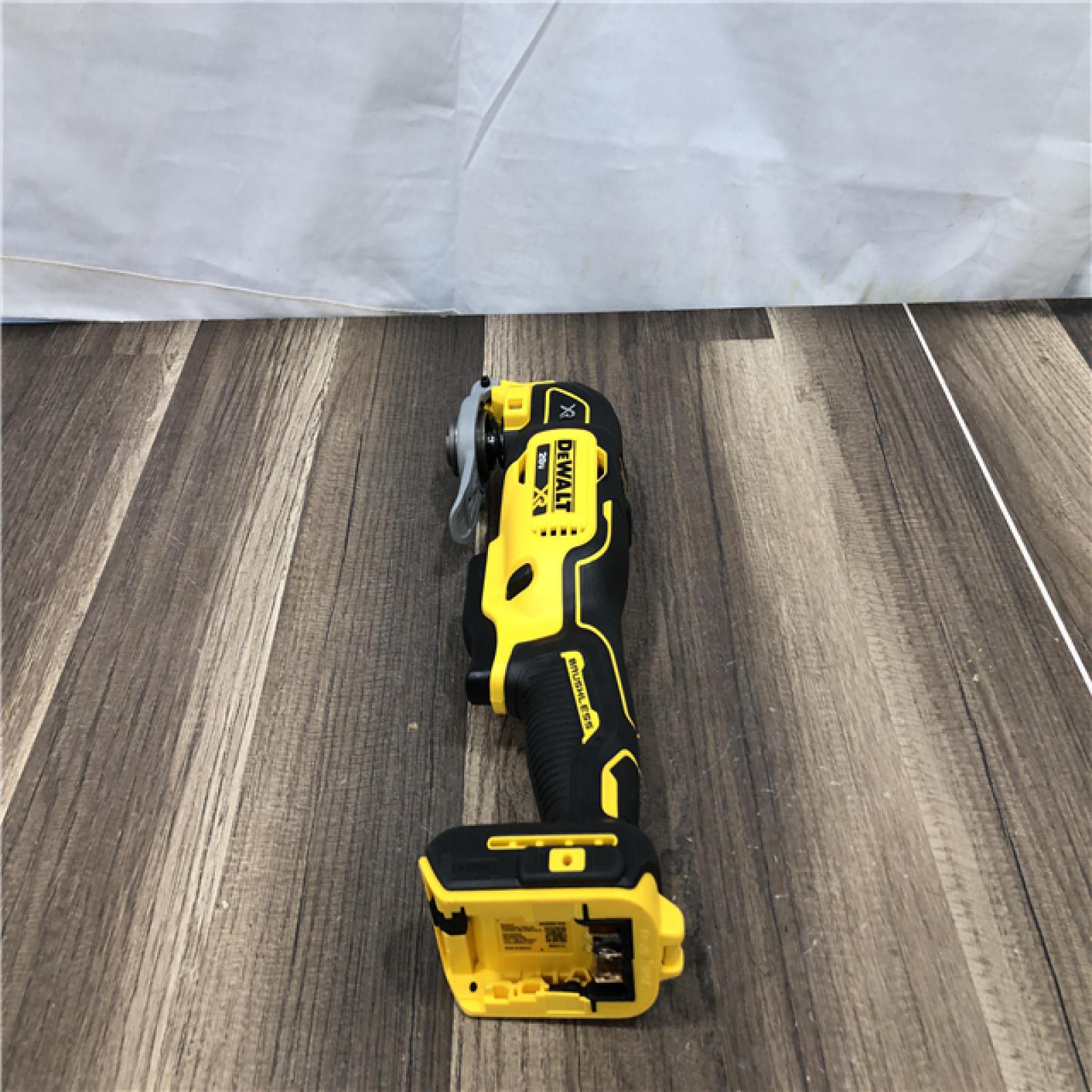 AS-IS DEWALT 20V MAX XR Cordless Brushless 3-Speed Oscillating Multi Tool (Tool Only)