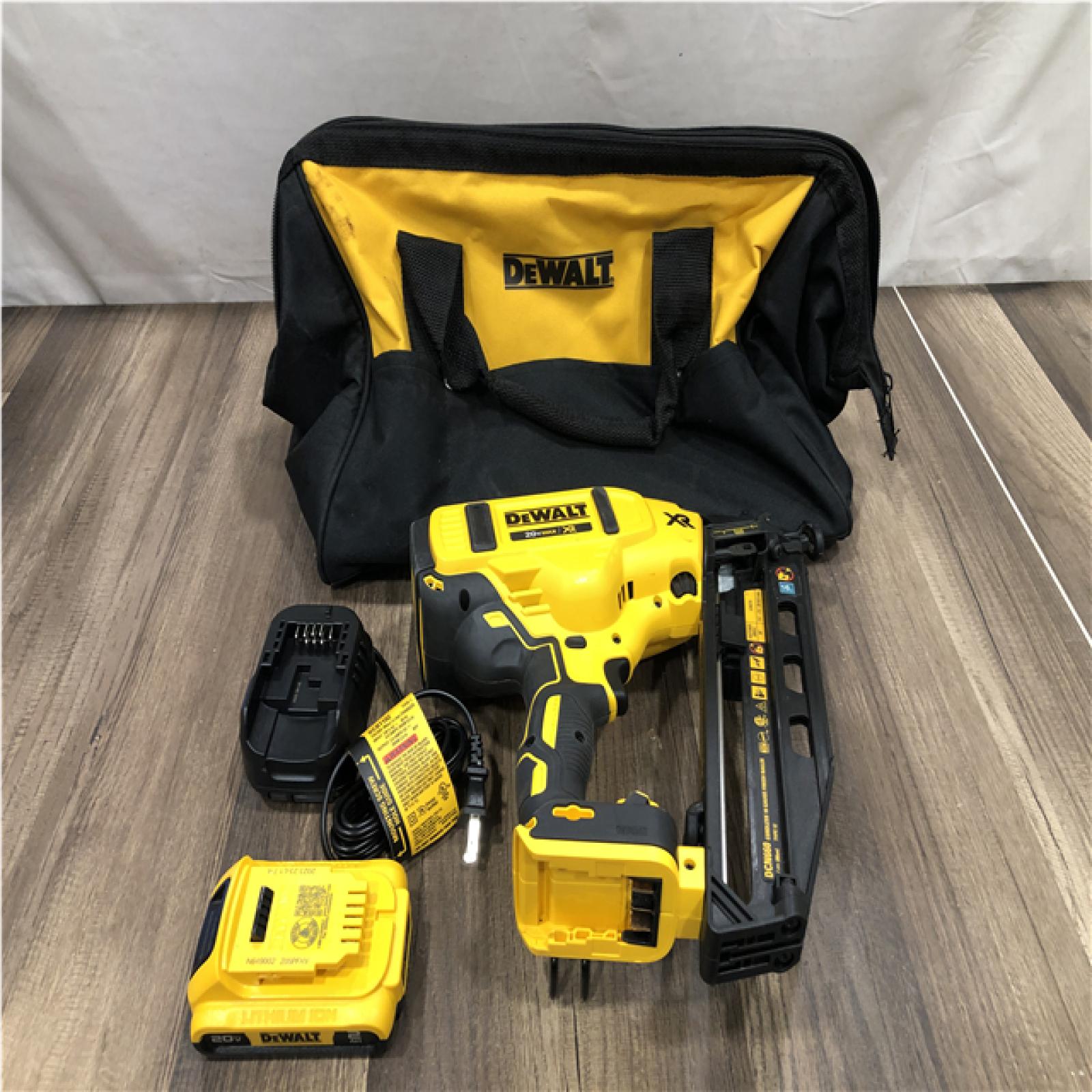 AS-IS DEWALT 20V MAX XR 16-Gauge Electric Cordless Angled Finishing Nailer Kit