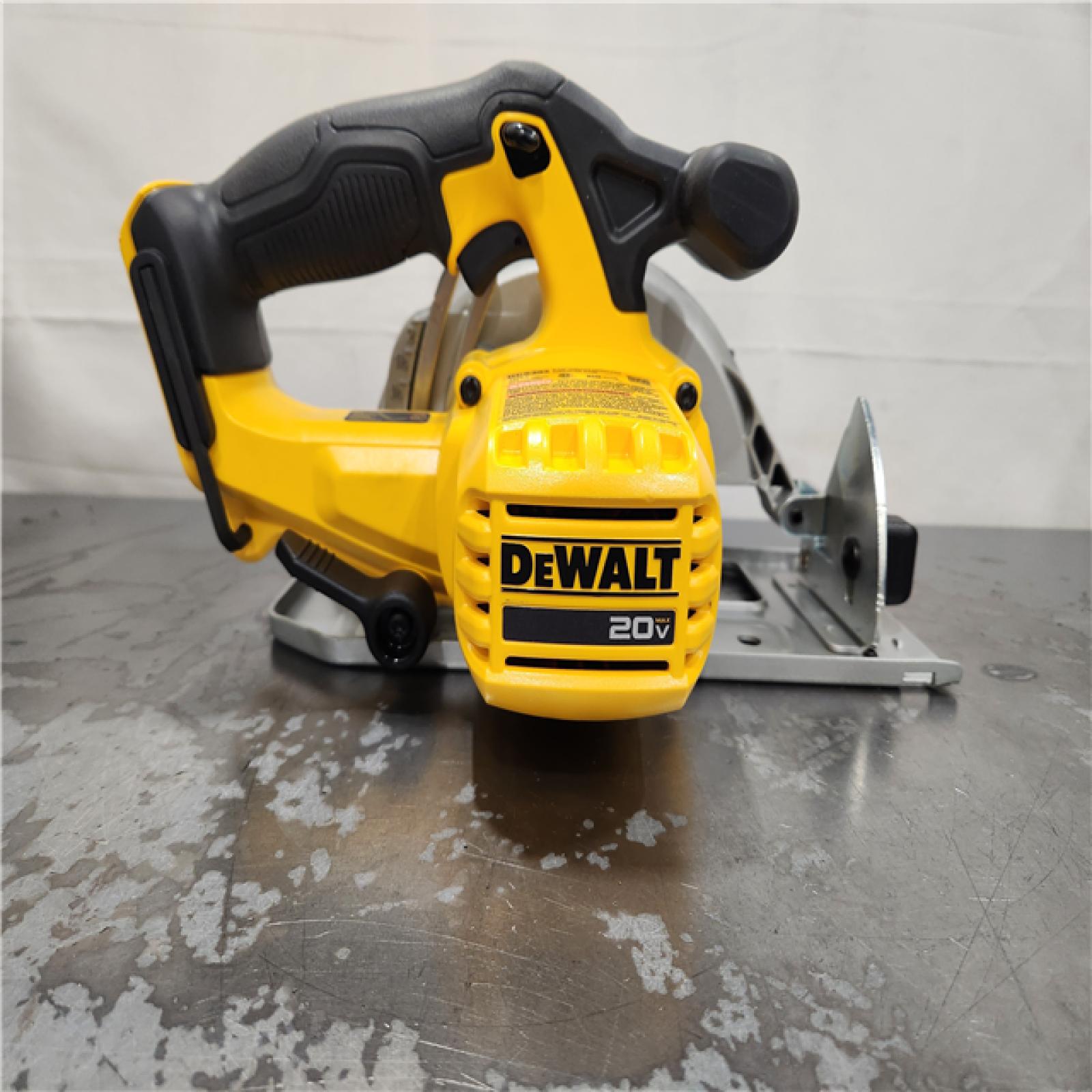 AS-IS- FLEXVOLT 60V MAX Cordless Brushless 7-1/4 in. Wormdrive Style Circular Saw (Tool Only)
