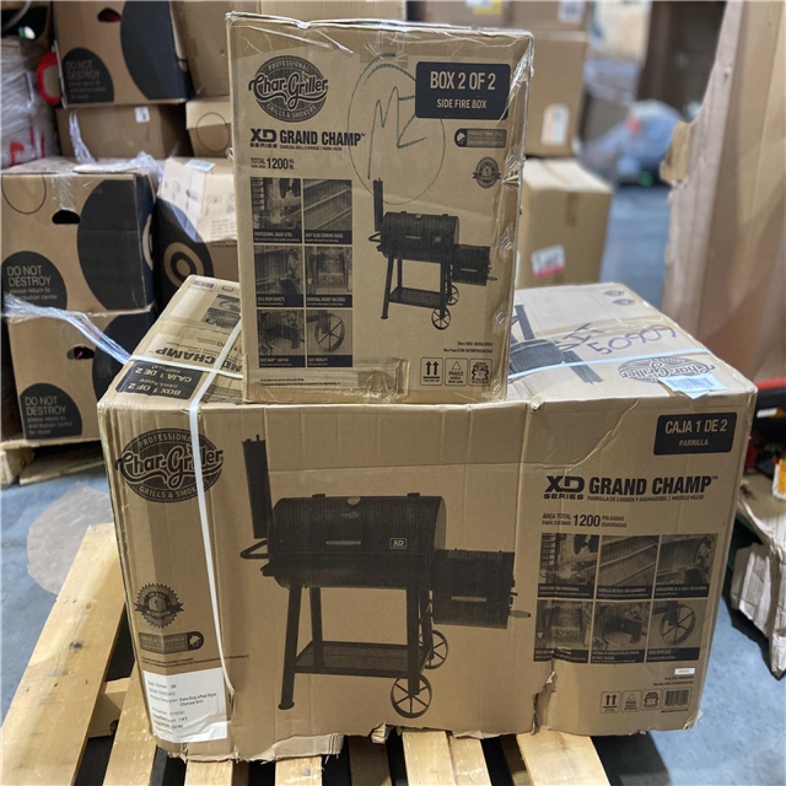 DALLAS LOCATION - Char-Griller Grand Champ Charcoal Grill and Offset Smoker in Black