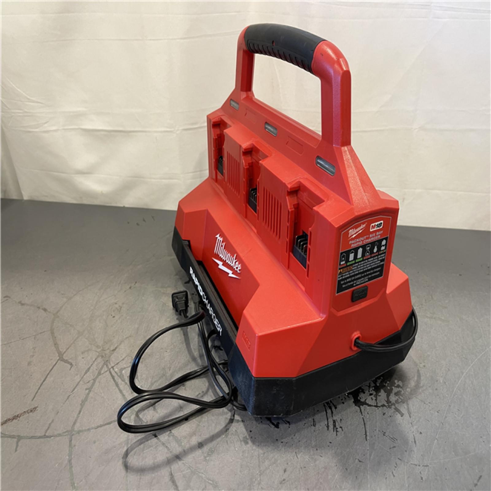 AS-IS - Milwaukee M18 18V Lithium-Ion PACKOUT 6-Port Rapid Charger