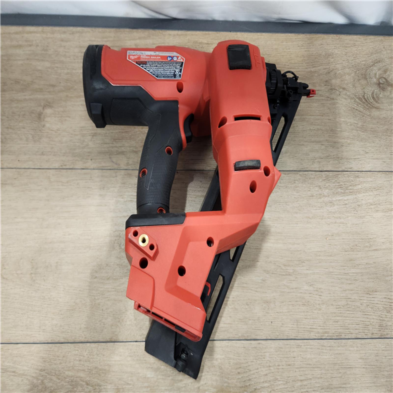 AS-IS- Milwaukee M18 FUEL 15 Ga. 18 Volt Brushless Angled Finish Nailer
