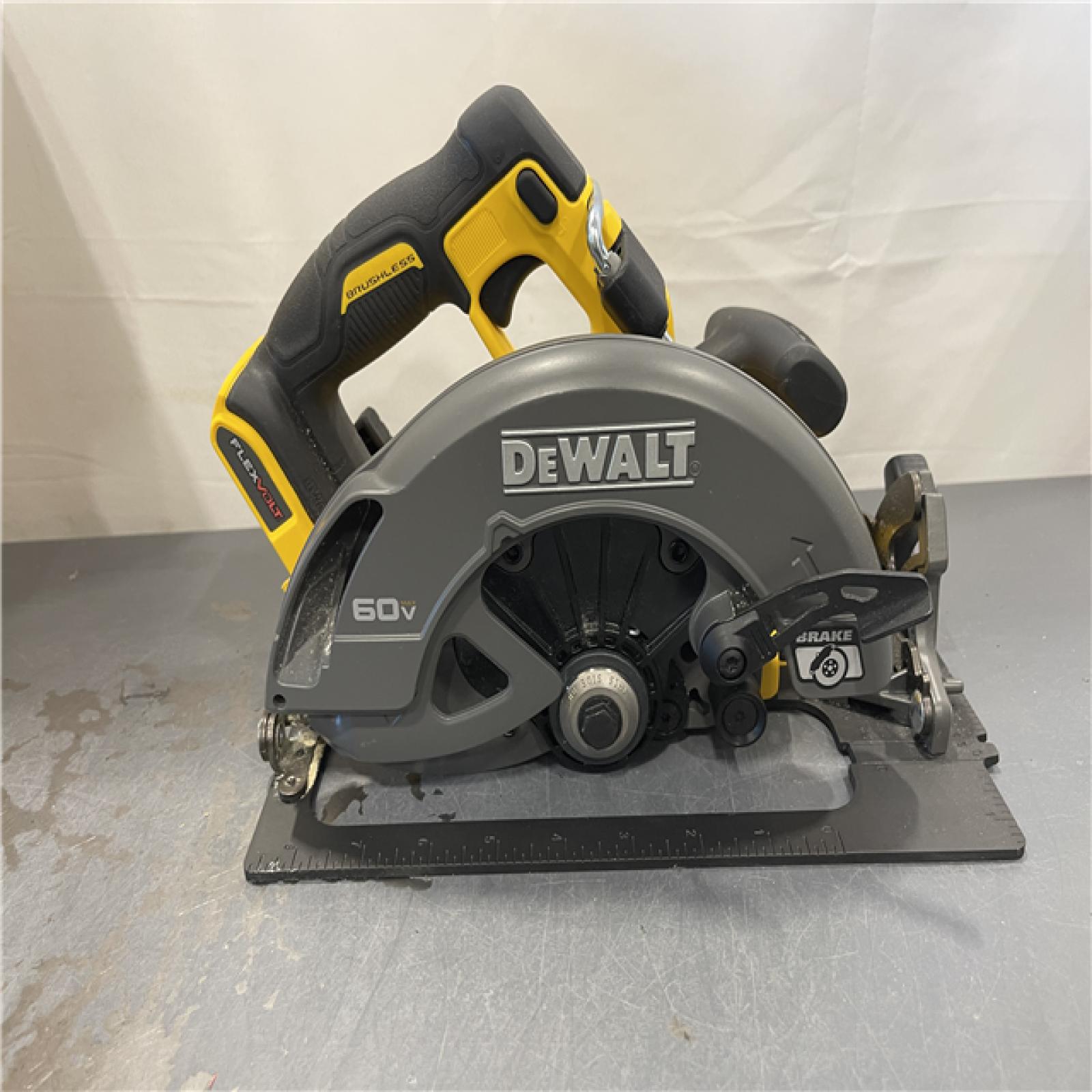 AS-IS - DeWALT FLEXVOLT 60V MAX Cordless Brushless 7-1/4 in. Circular Saw with Brake