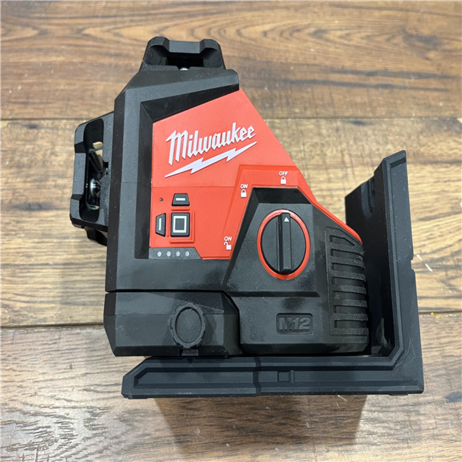 AS-IS Milwaukee-3632-21 M12 Green Beam Laser 360Â° 3-Plane Kit