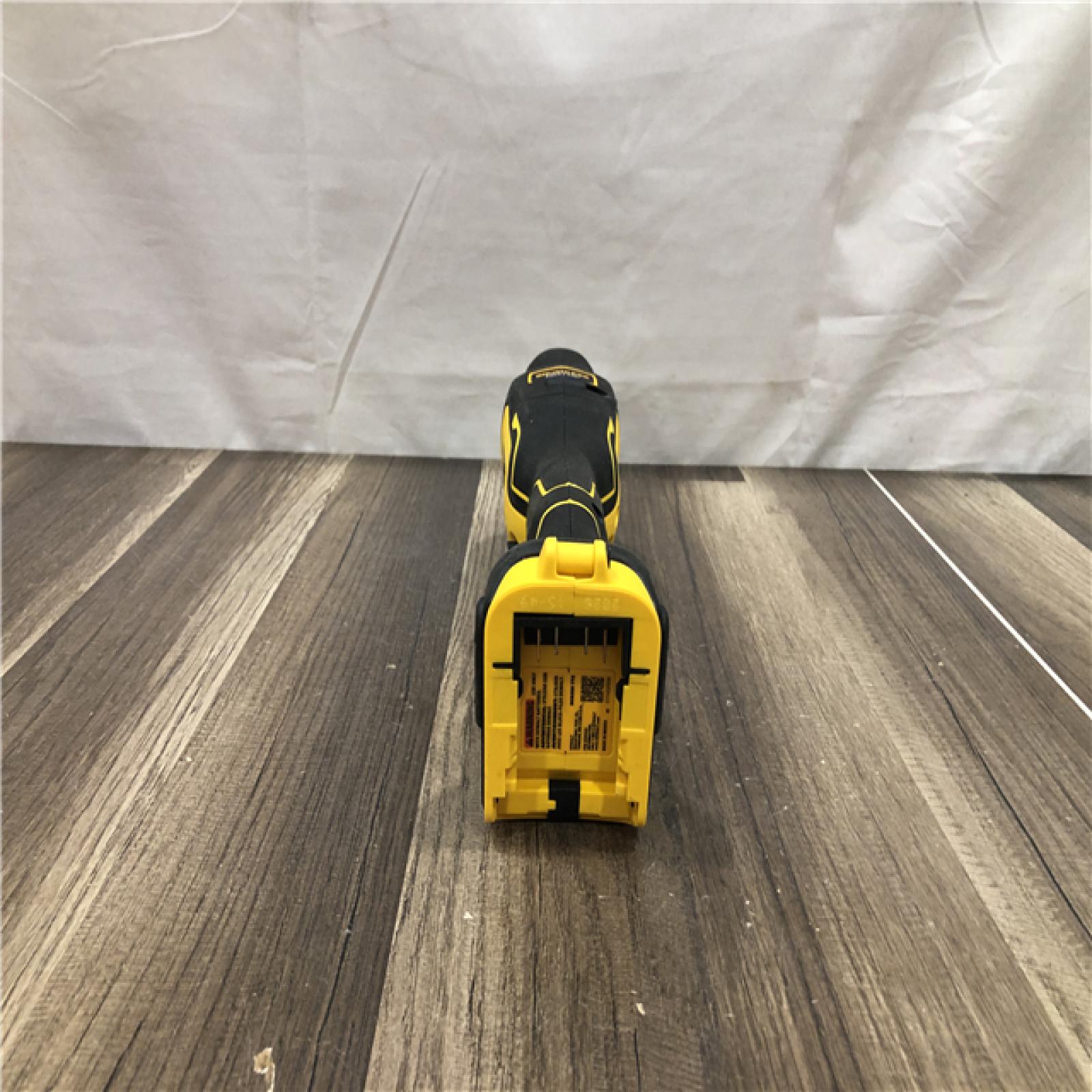 AS-IS DEWALT 20V MAX XR Cordless Brushless 3-Speed Oscillating Multi Tool Kit