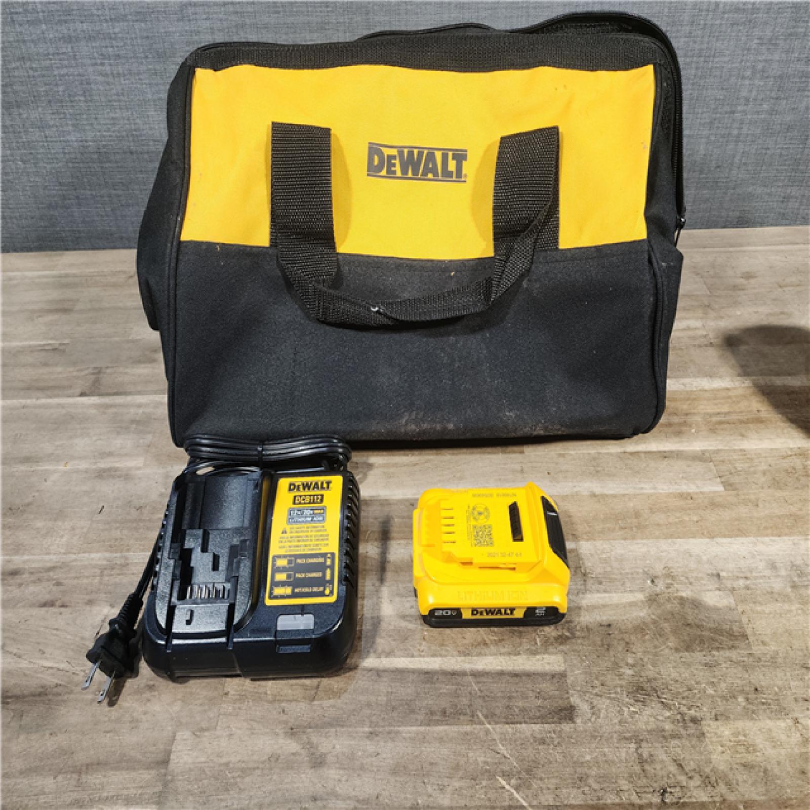 HOUSTON LOCATION - AS-IS DeWalt 15 GA ANGLED FINISH NAILER KIT W/ BATTERY & CHARGER
