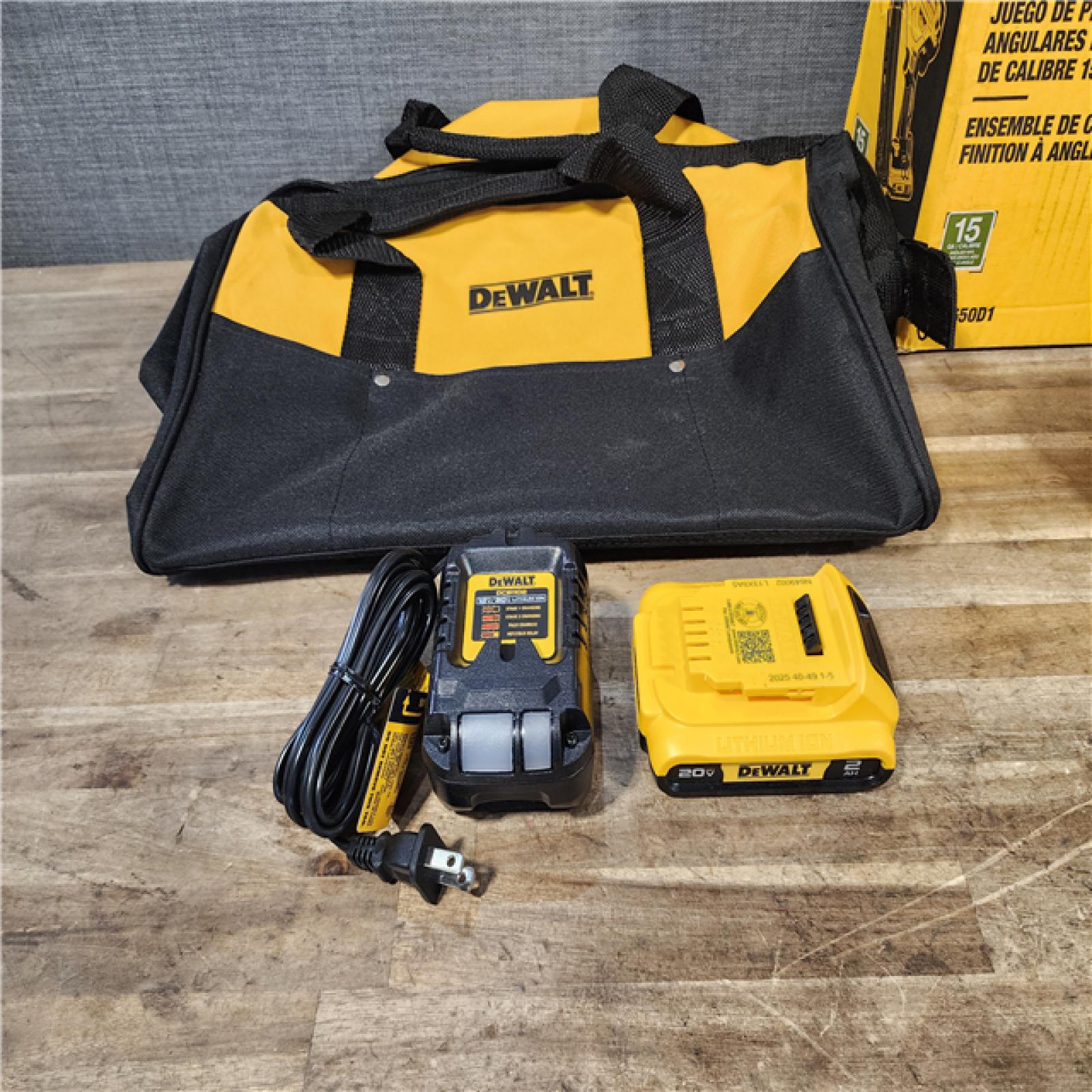 HOUSTON LOCATION - AS-IS DeWalt 15 GA ANGLED FINISH NAILER KIT W/ BATTERY & CHARGER