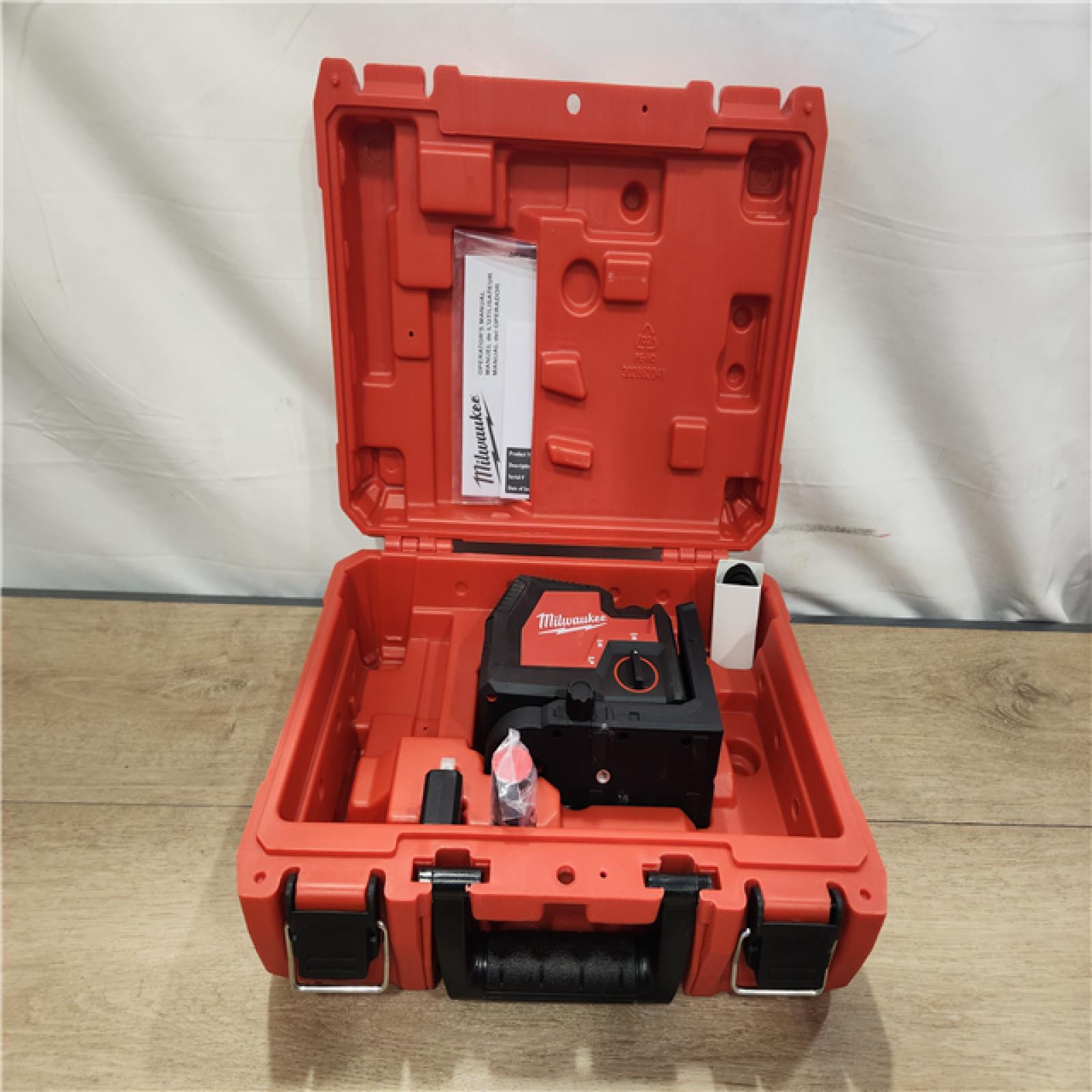 AS-IS- Milwaukee 100 ft. REDLITHIUM Lithium-Ion USB Green Rechargeable Cross Line Laser Level Kit
