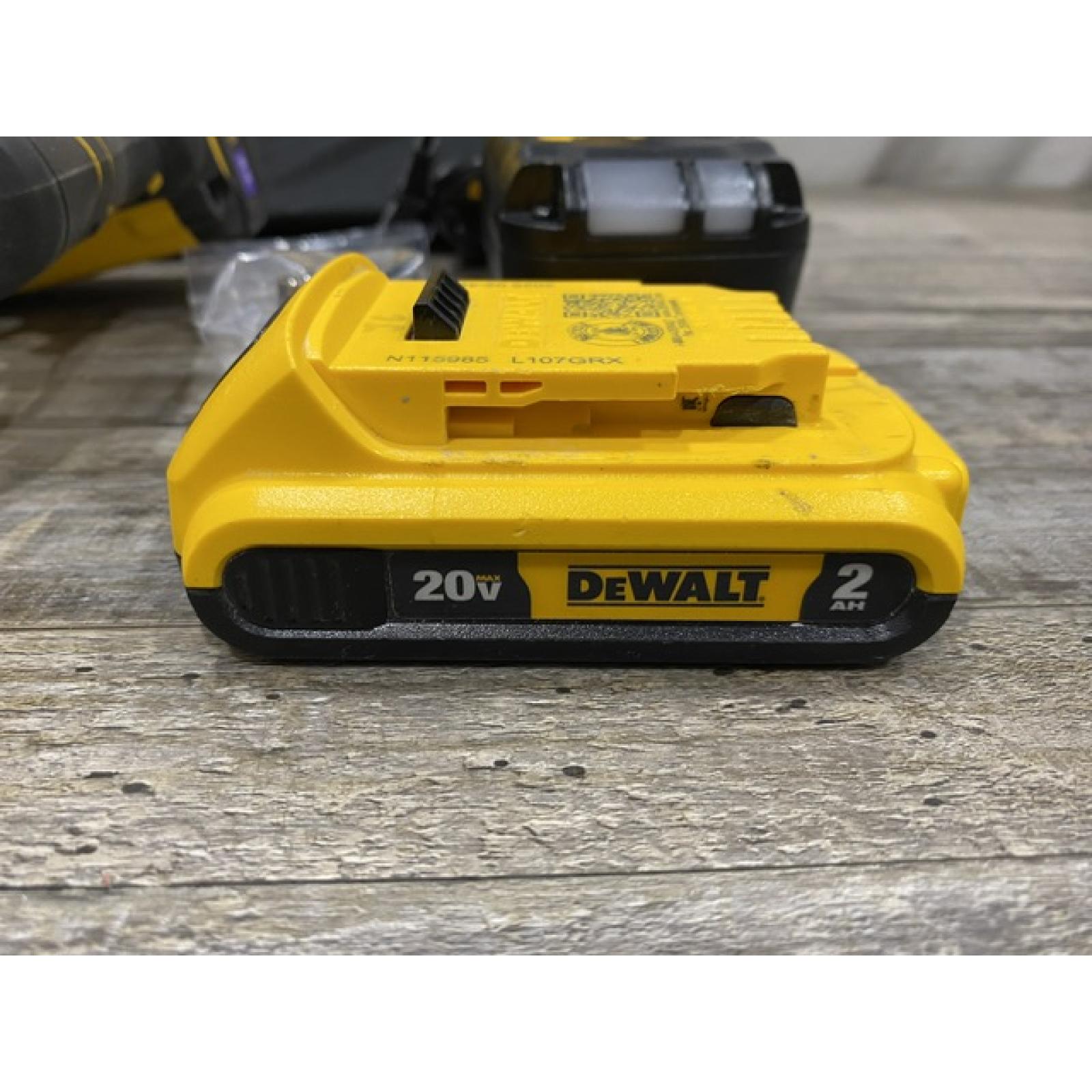 AS-IS DEWALT ATOMIC 20V MAX Lithium Ion Cordless 23 Gauge Pin Nailer Kit