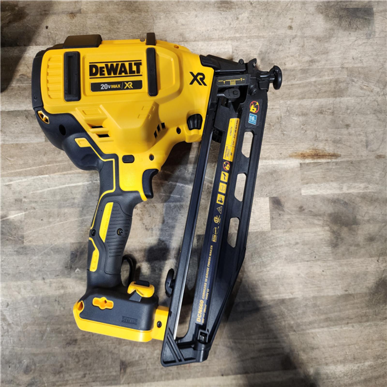 HOUSTON LOCATION - AS-IS DeWalt 20V 16 Gauge Cordless Angled Finish Nailer Kit W/ 2Ah Battery