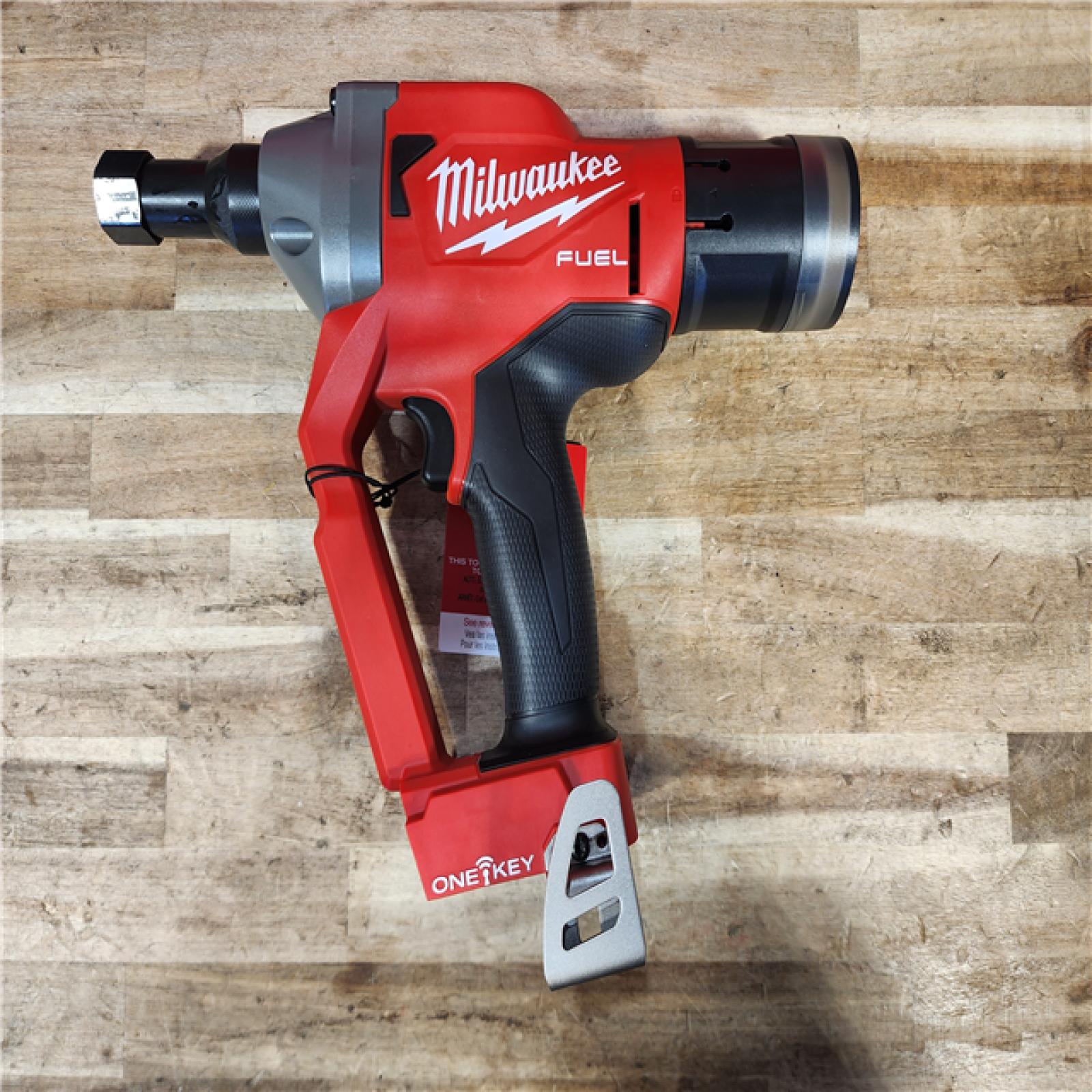 HOUSTON LOCATION - AS-IS (APPEARS LIKE NEW) M18 FUEL ONE-KEY 18V Lithium-Ion Brushless Cordless 1/4 in. Lockbolt Tool (Tool-Only)